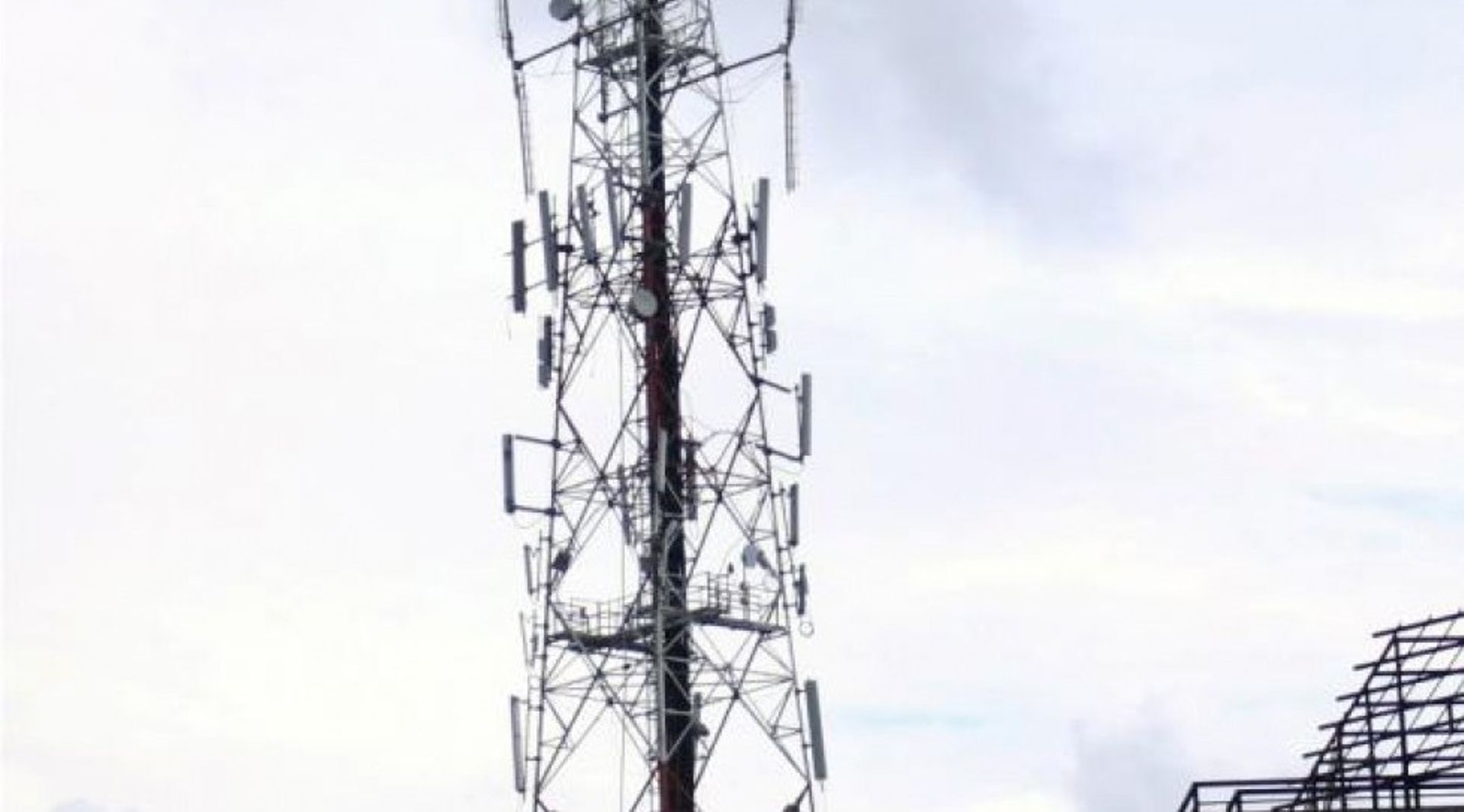 Thai telecoms shares slip as 4G bids cross $2b mark in second auction