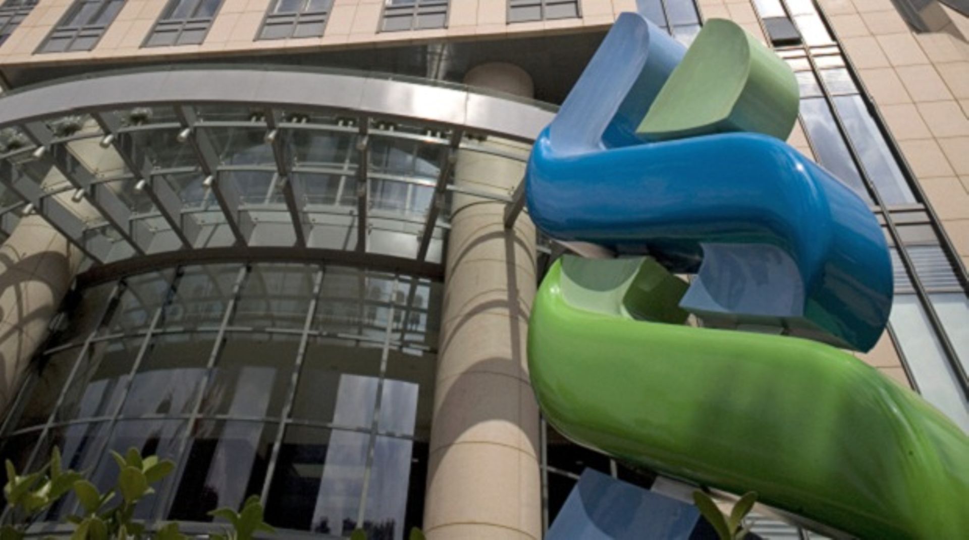 Temasek weighs options on Standard Chartered?