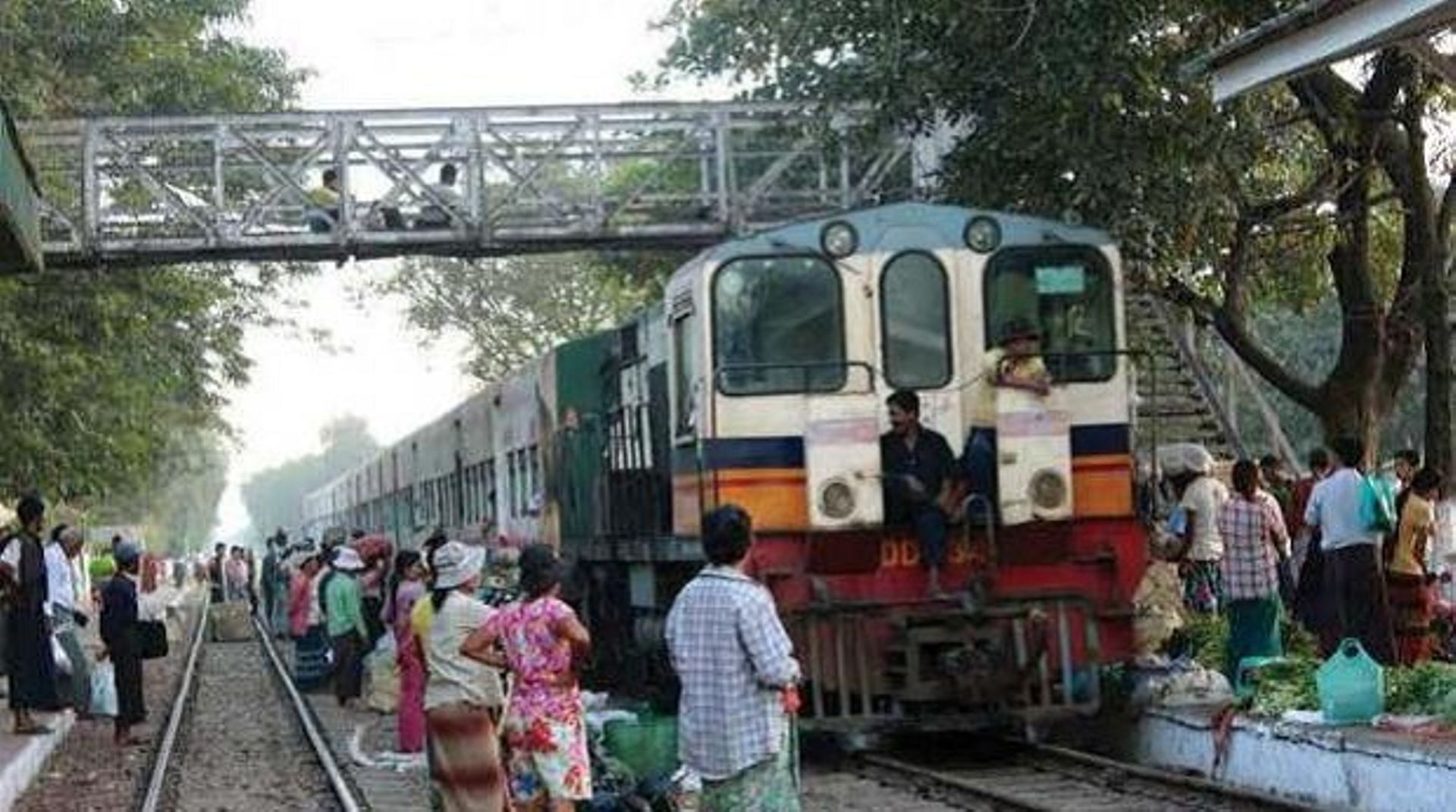 Three developers bid for railway project in Myanmar