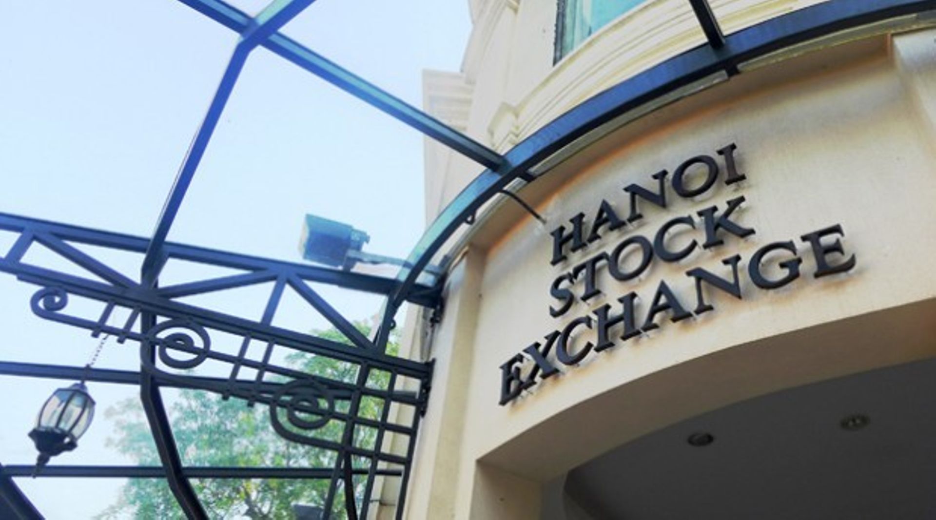 Vietnam to merge stock exchanges for increasing market competitiveness