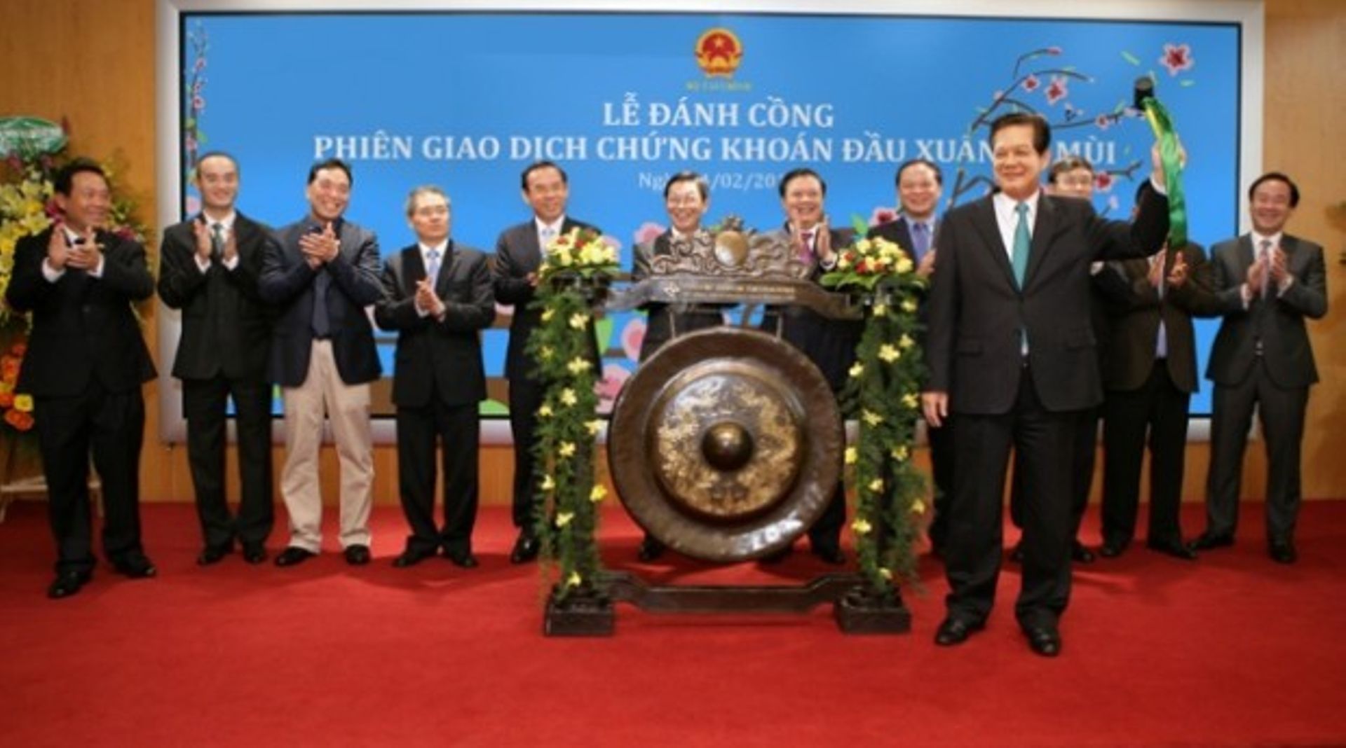 VN needs to offer more incentives to foreign investors