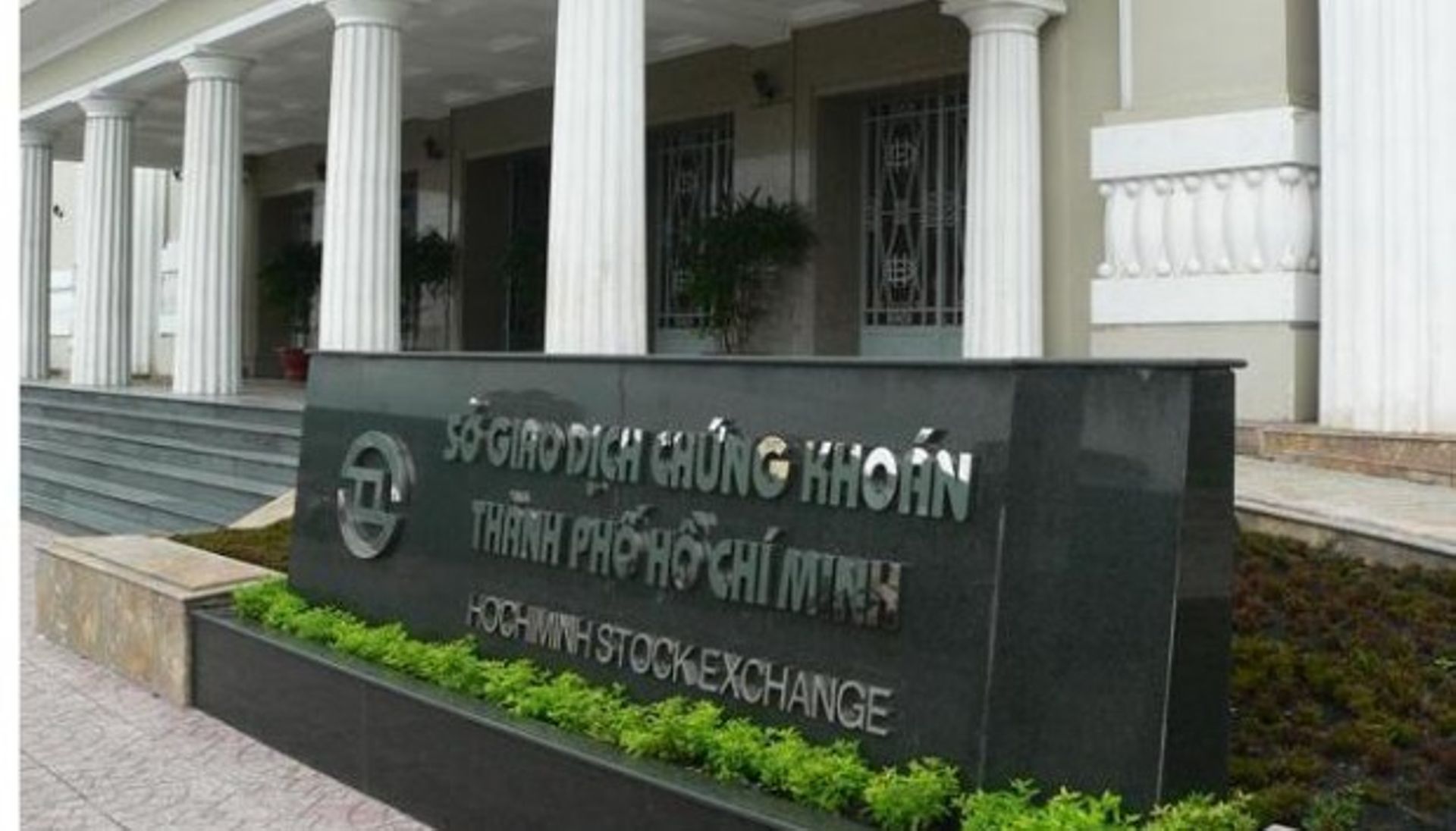 Vietnamese stock exchange adopts Bloomberg's FIGI to facilitate foreign investment