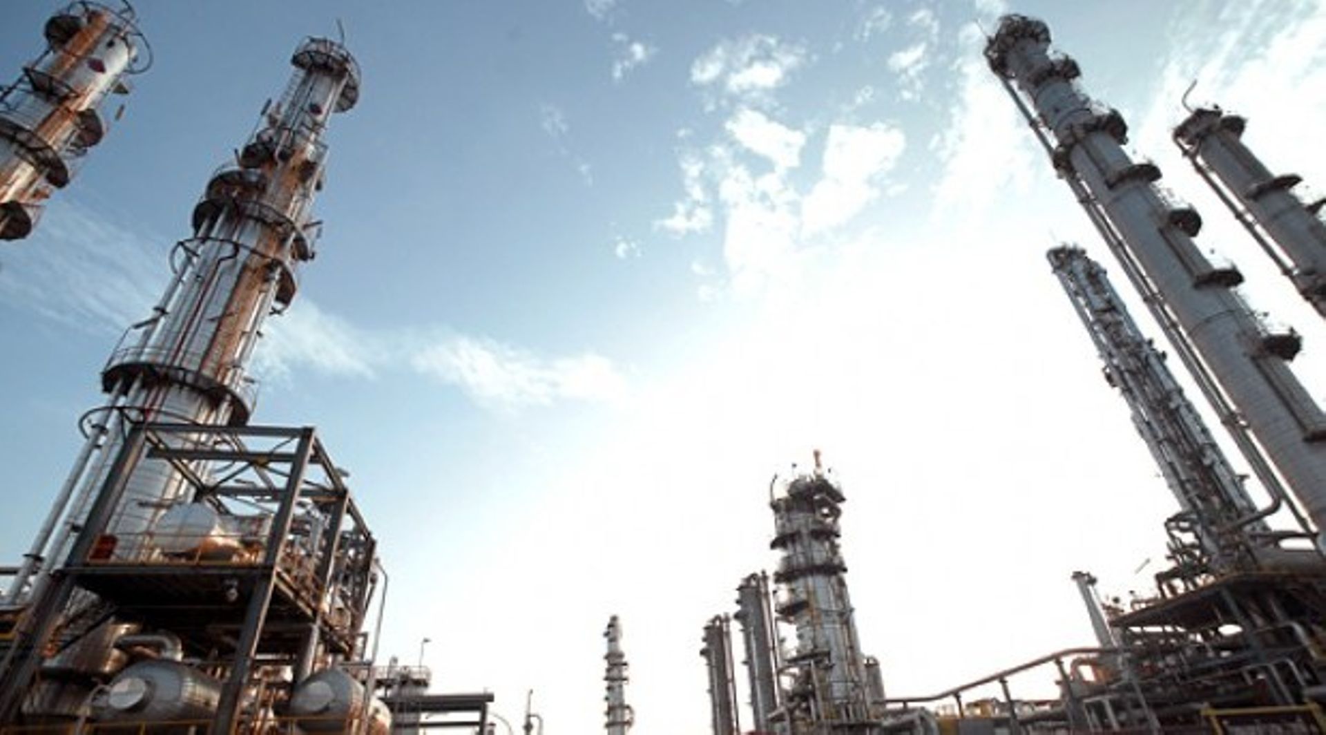 Thailand's PTT in search of partners for LNG supply