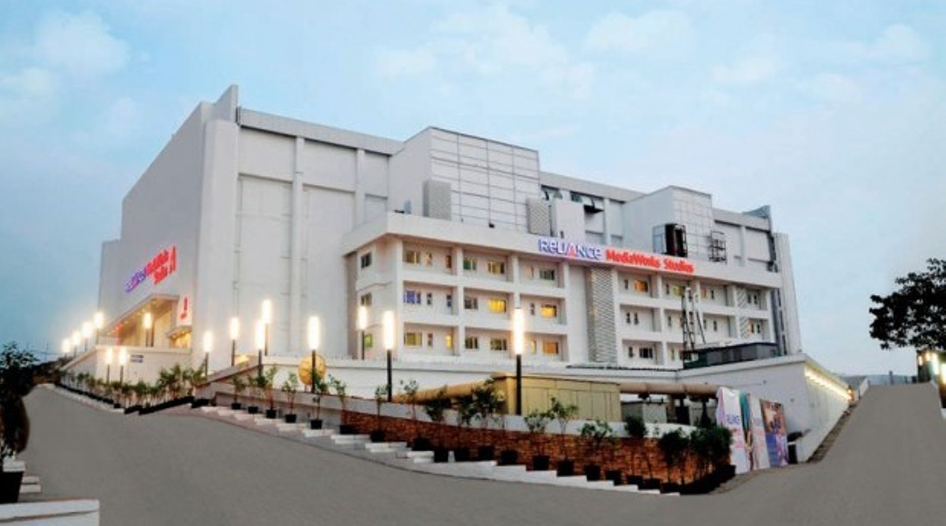 Standard Chartered PE ups stake in India's Prime Focus as Reliance MediaWorks sells shares