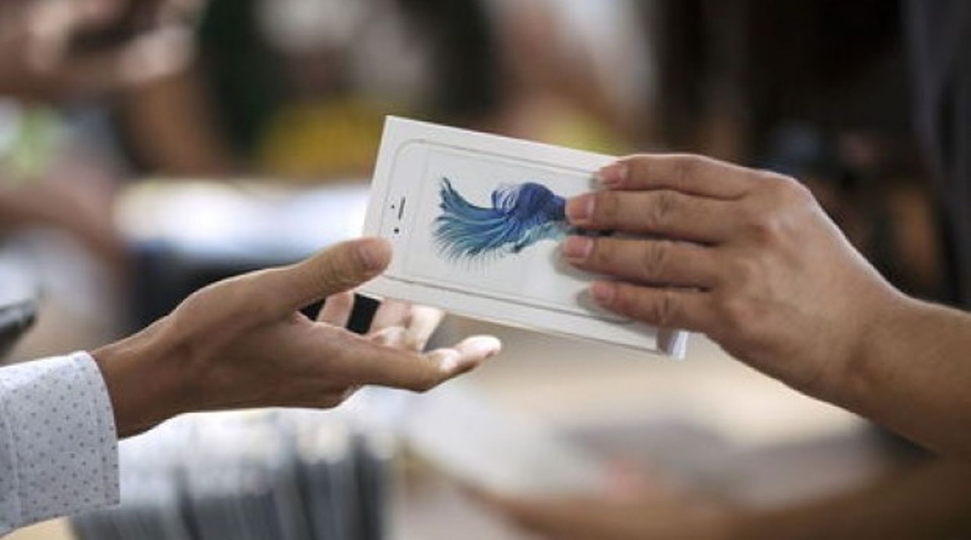 New iPhones hit stores, record sales expected in first weekend