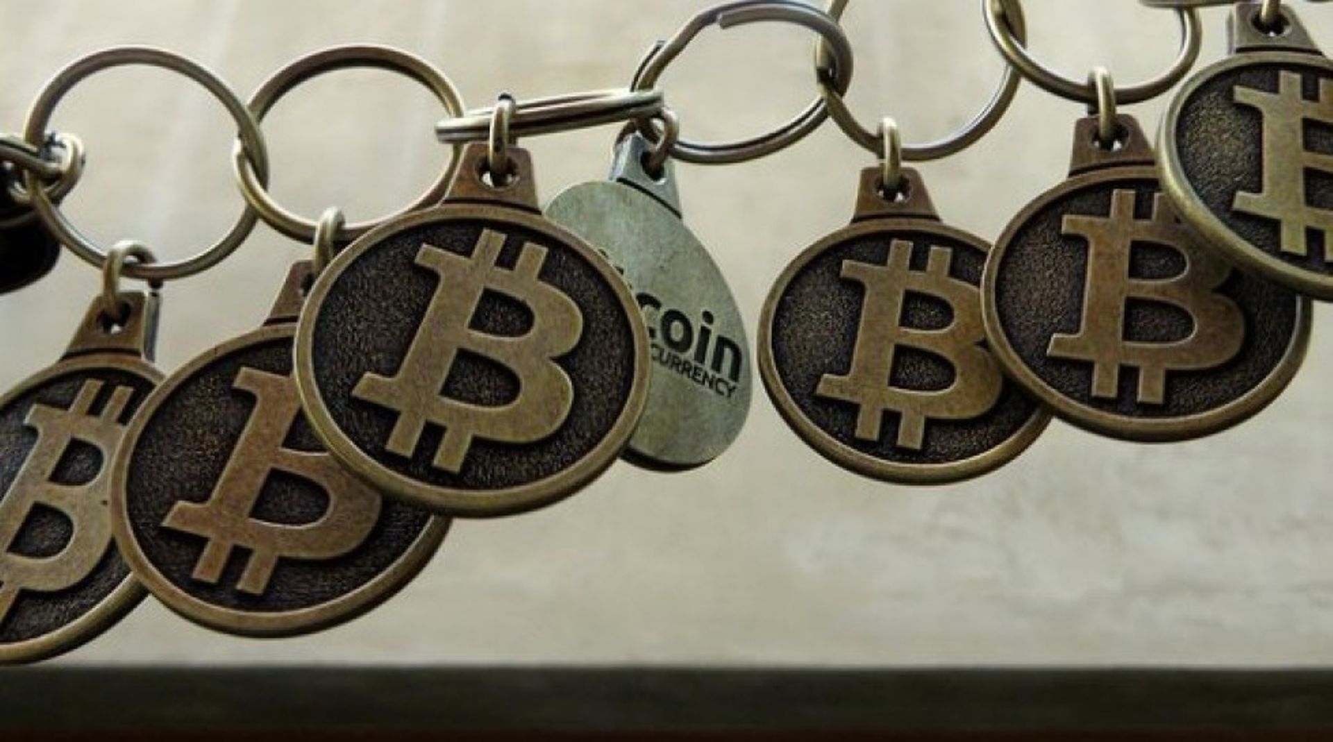 Forty big banks test fintech firm R3 CEV's blockchain-based bond trading system