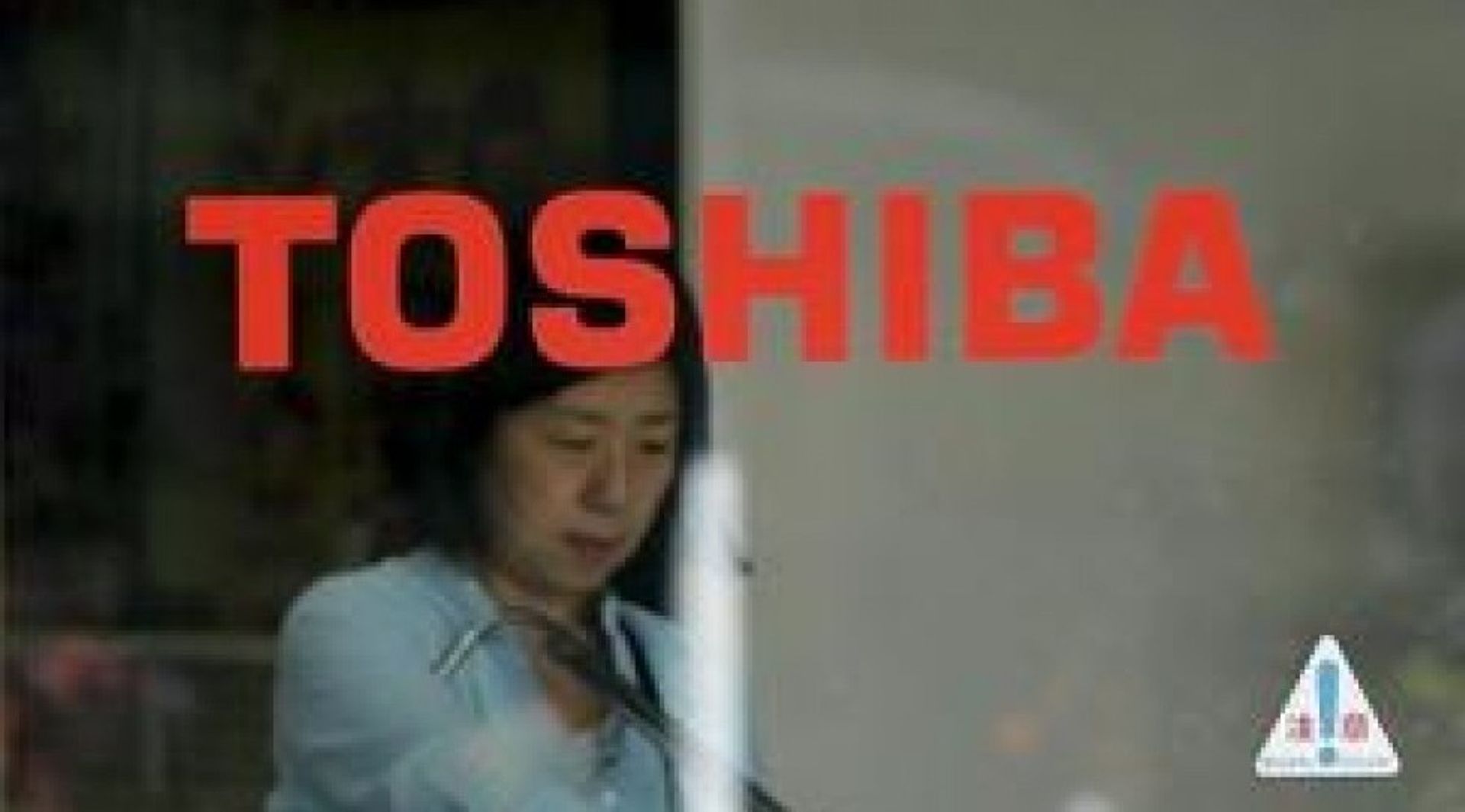 Foxconn approaches chipmaker SK Hynix for joint Toshiba bid