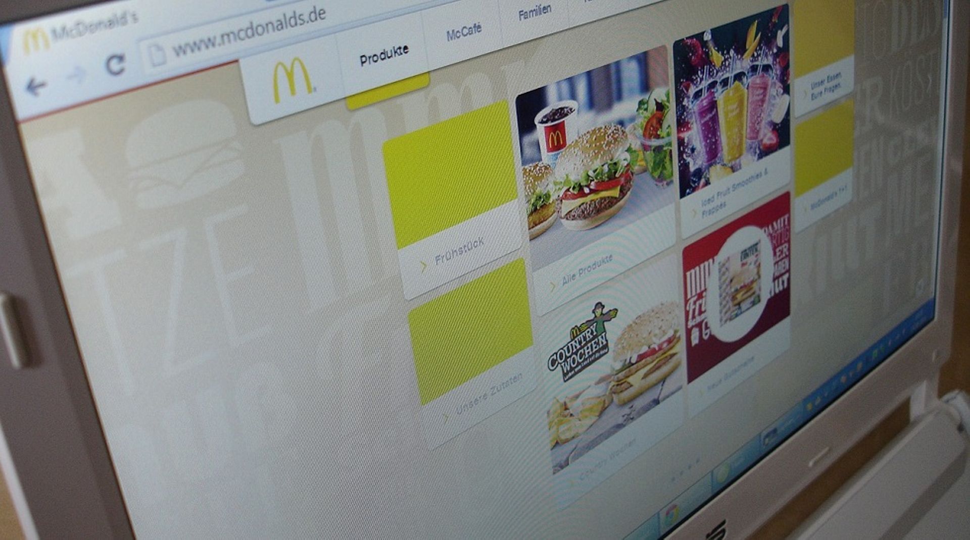 McDonald's gets half a dozen bids for China/HK store sale, deal valued at $3b