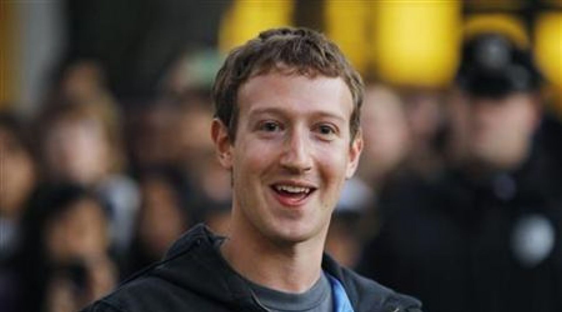 Facebook investors OK new share class to keep Zuckerberg at helm
