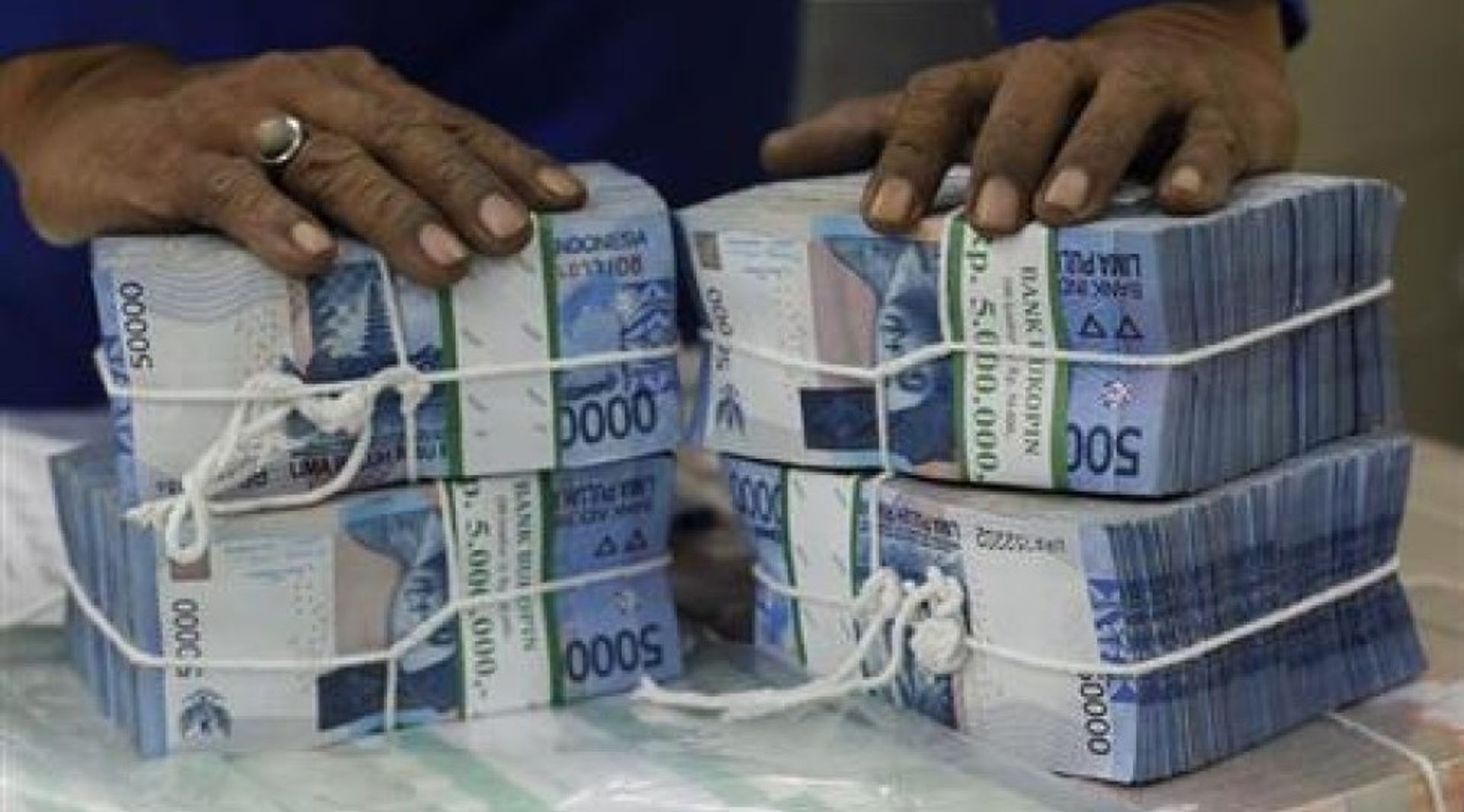 Indonesian group gets $750m loan from two banks for Newmont deal