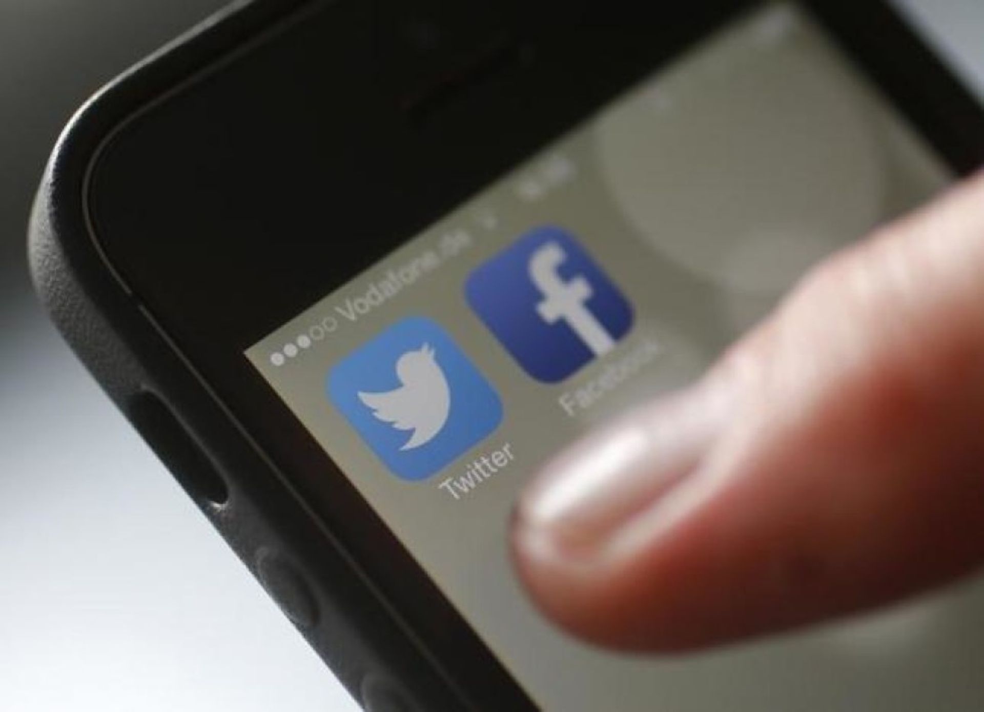 We do not want to read novels, echo Twitterati on #Twitter10k