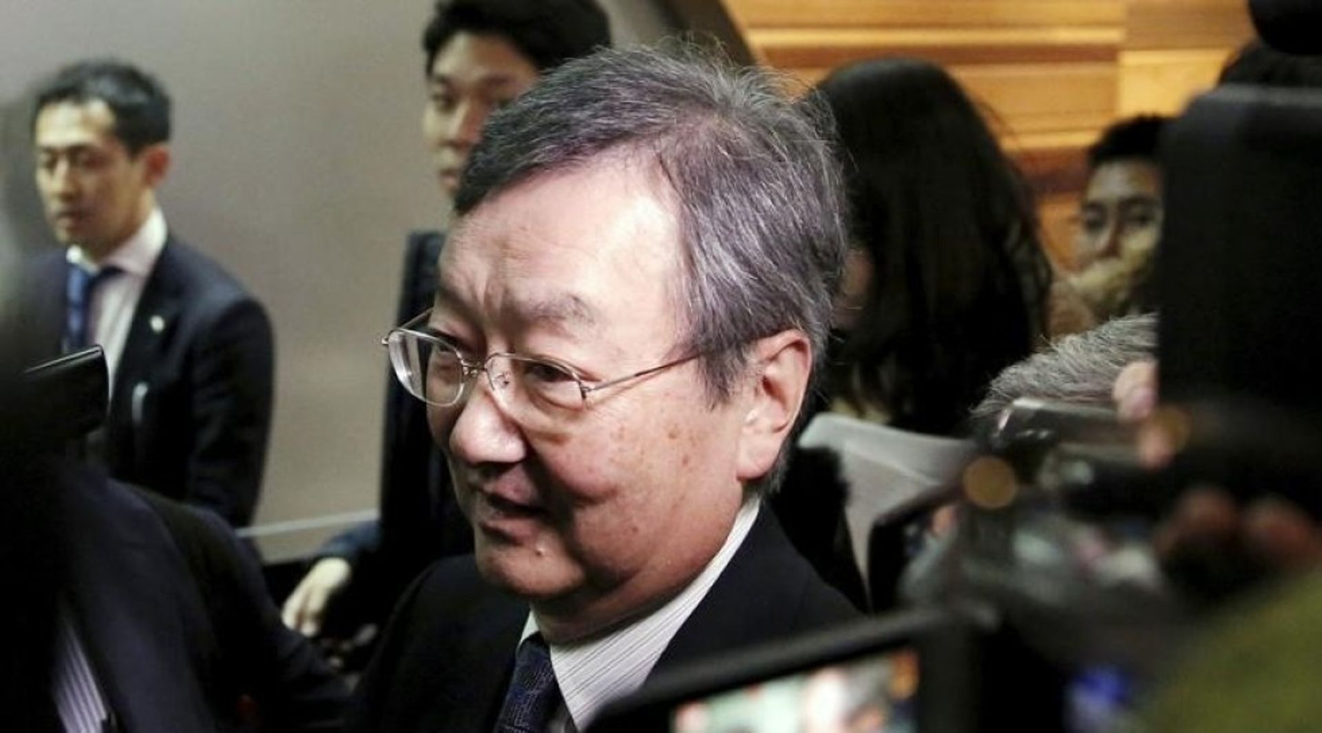 Sharp, Foxconn chiefs to meet today after $5.8b takeover deal put on hold. Sharp scrip plunges 15%