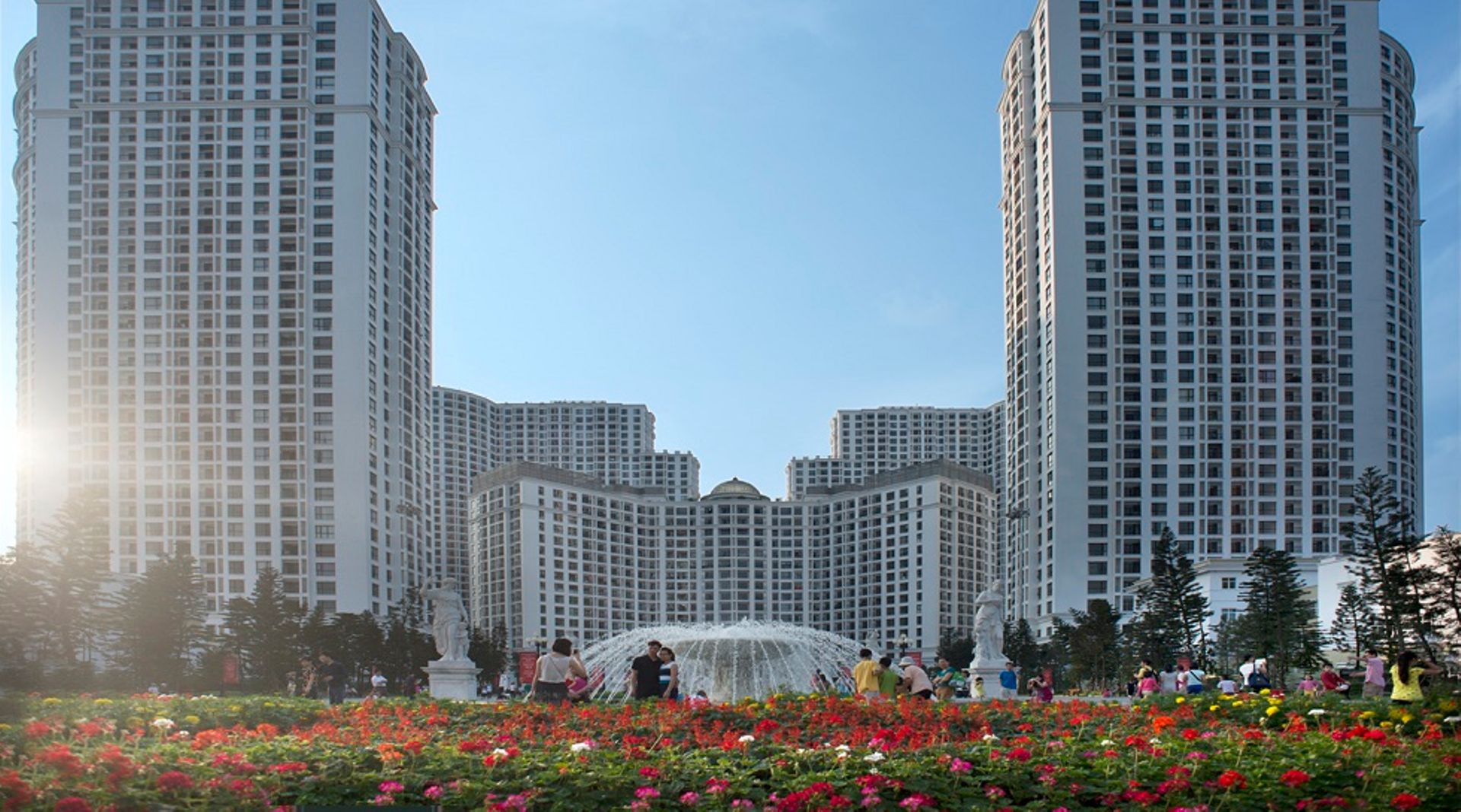 Vingroup to raise $400m by issuing shares to S Korea's Hanwha affiliate