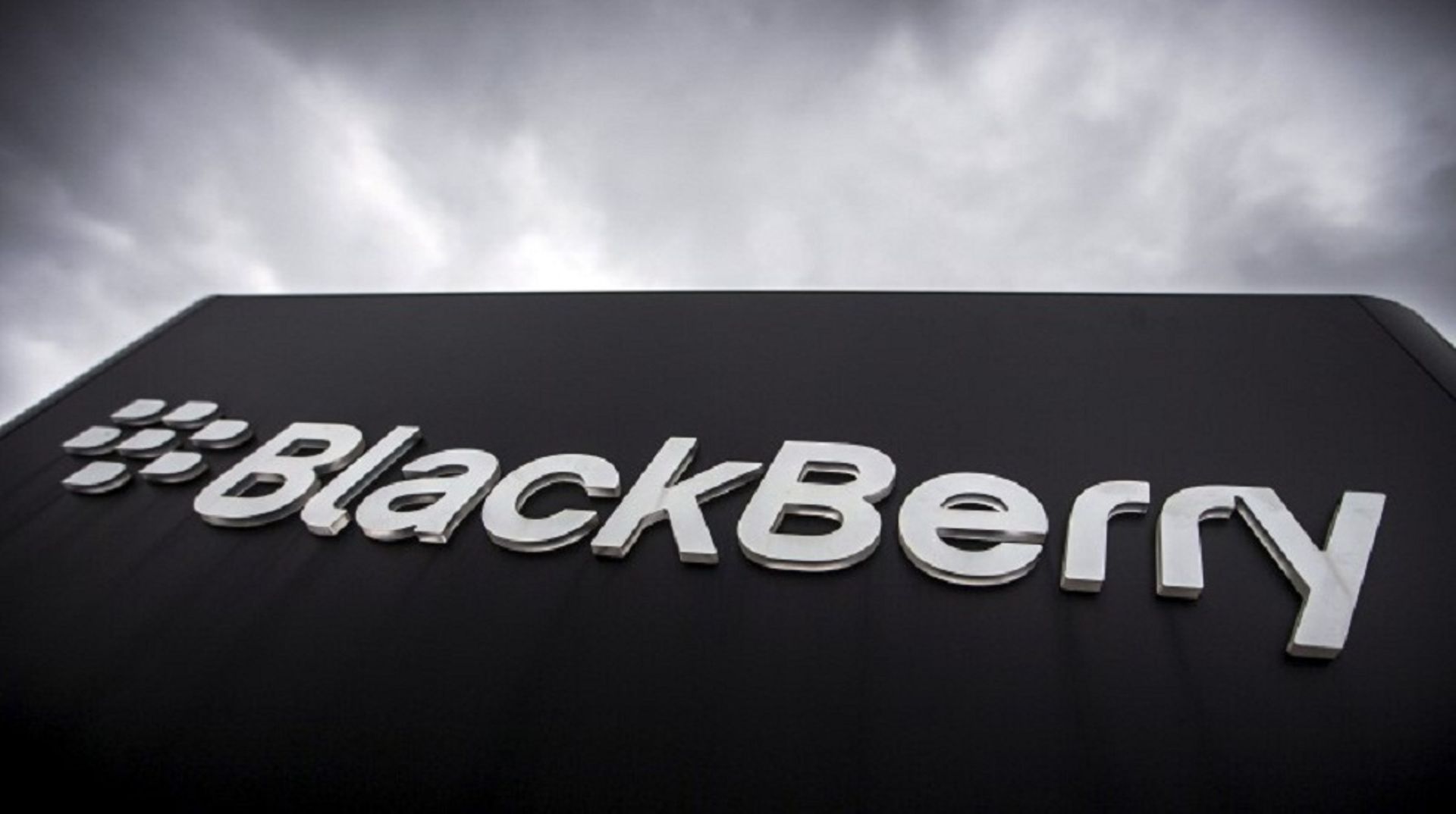 Indonesia: Tiphone ties up with Blackberry, sets up BB Merah Putih