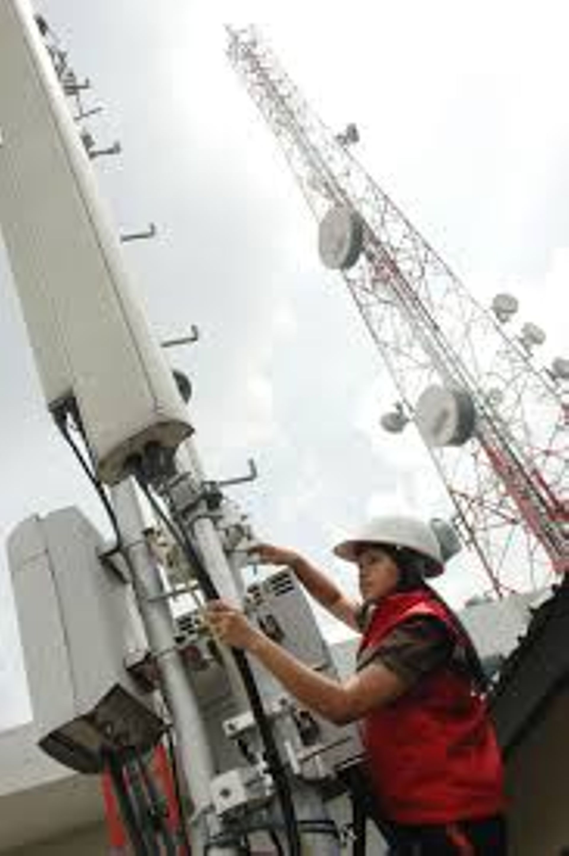 Indonesia: Telkomsel launches T-Bike Mobile app; Menara KPM gears up for fiber optics biz