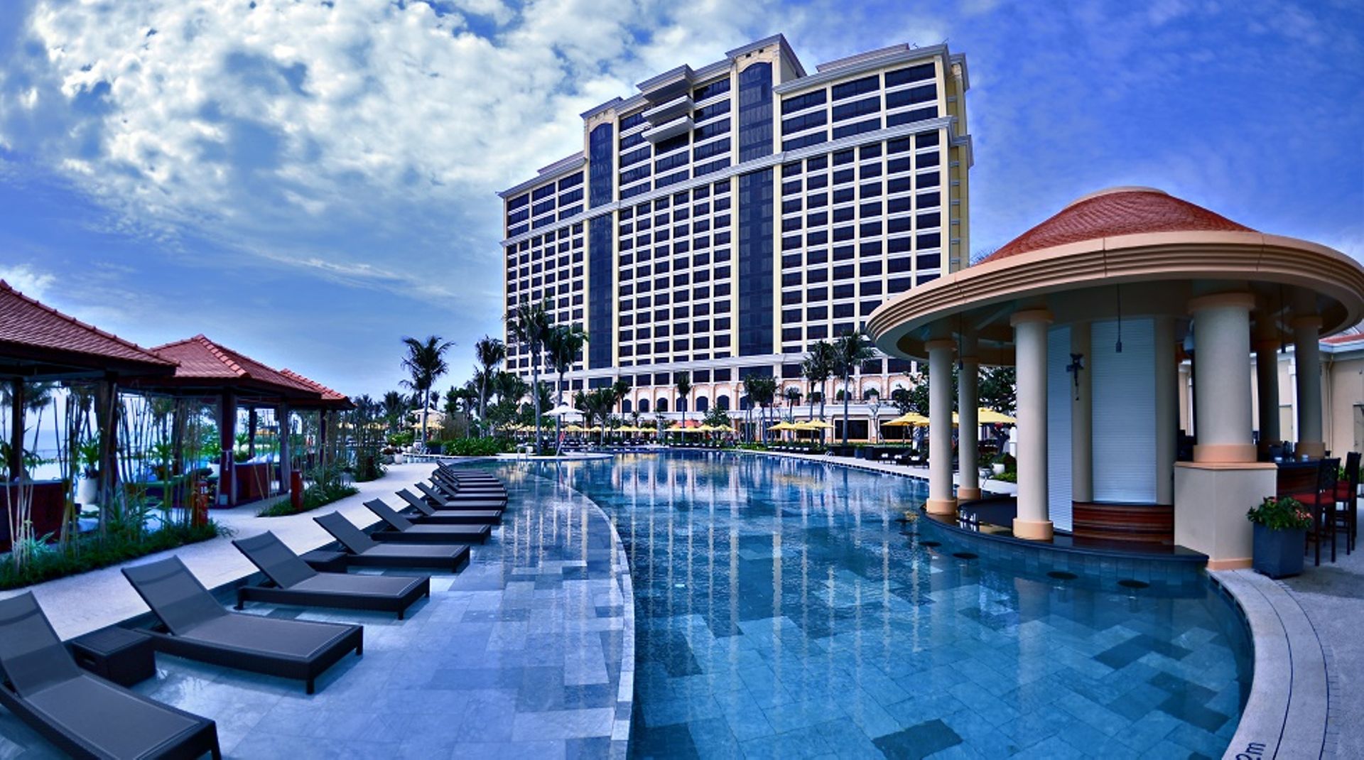 Vietnam Dealbook: U.S. cos invest in $4b mixed-use project, Da Nang to be Route-Inn's first overseas market