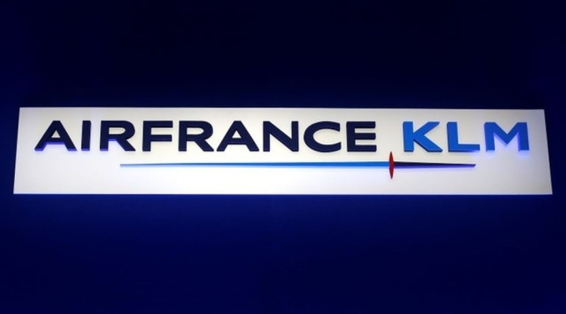 Air France-KLM in talks to sell stake in catering unit to China's HNA