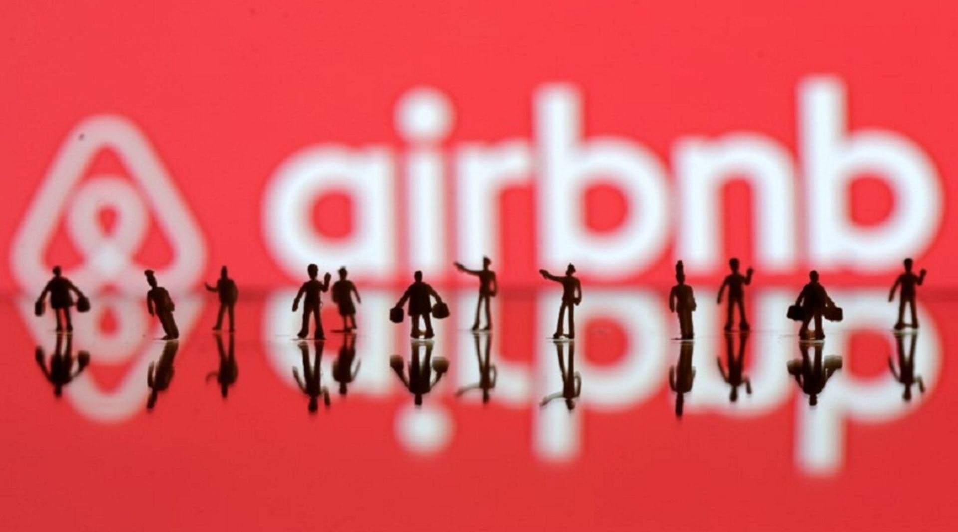 Home rental firm Airbnb spurns approach from Ackman's blank-check firm