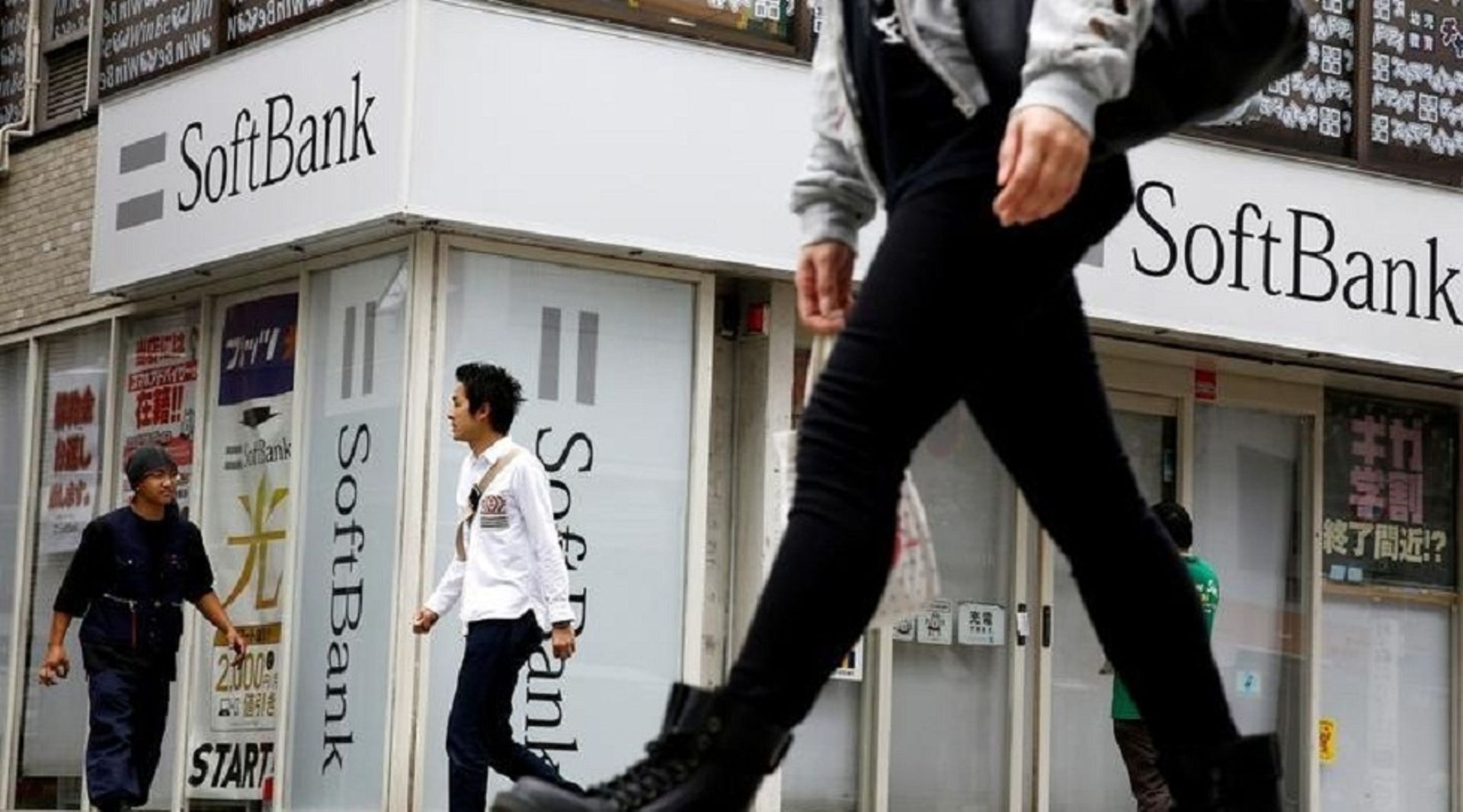 Apple confirms $1b investment in SoftBank tech fund