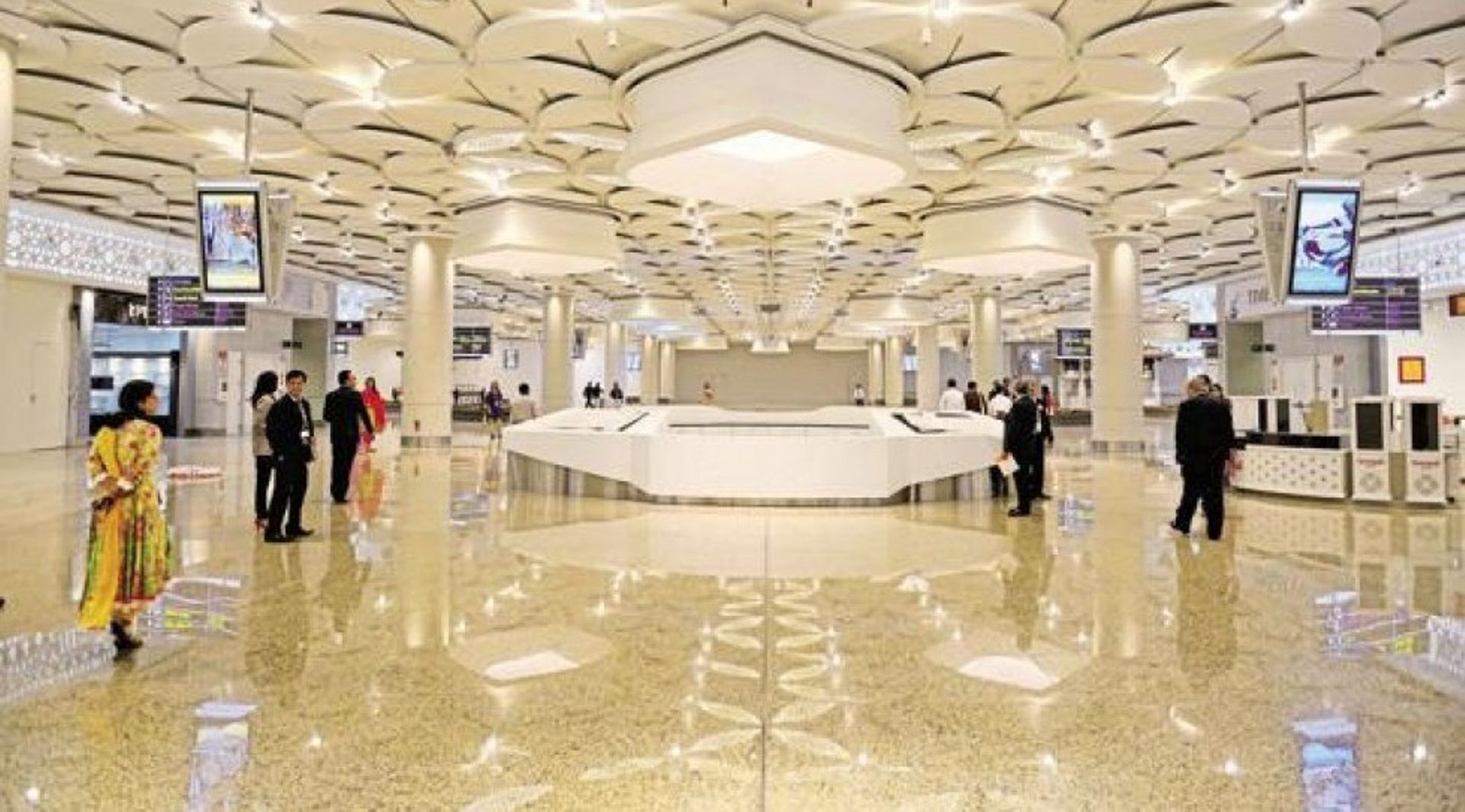 AviAlliance, AMP Capital join race to buy minority in Mumbai airport