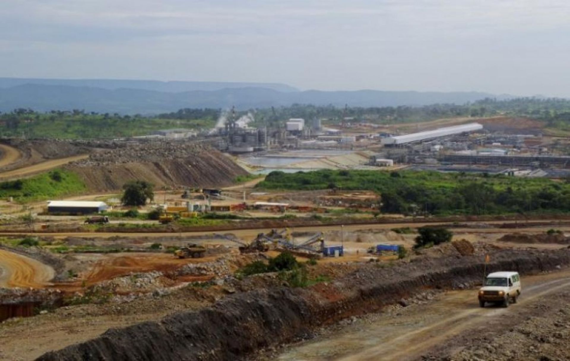 China Molybdenum Co buys stake in Tenke for $2.65b