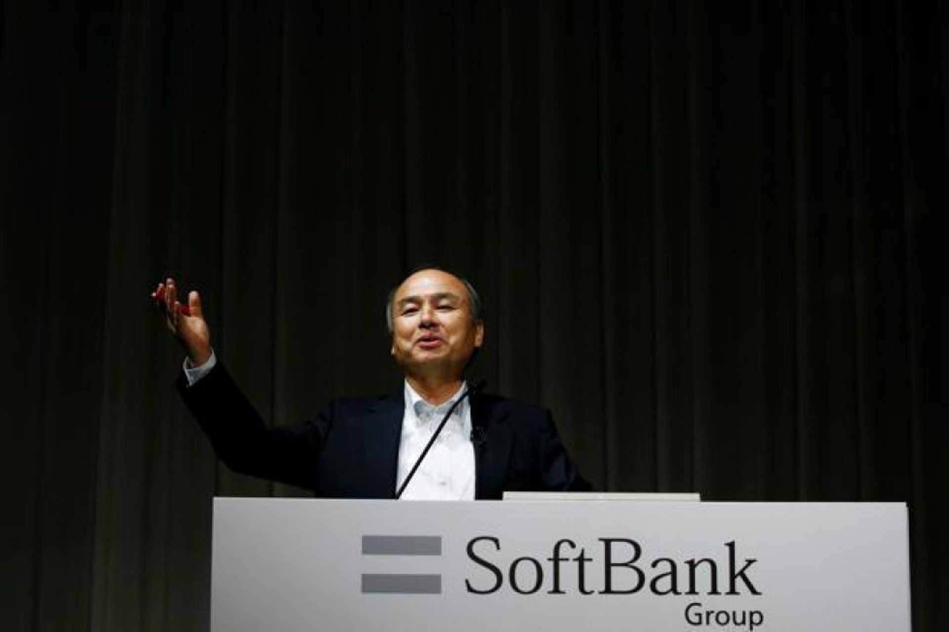 SoftBank's Masayoshi Son lays out vision with Jobsian style