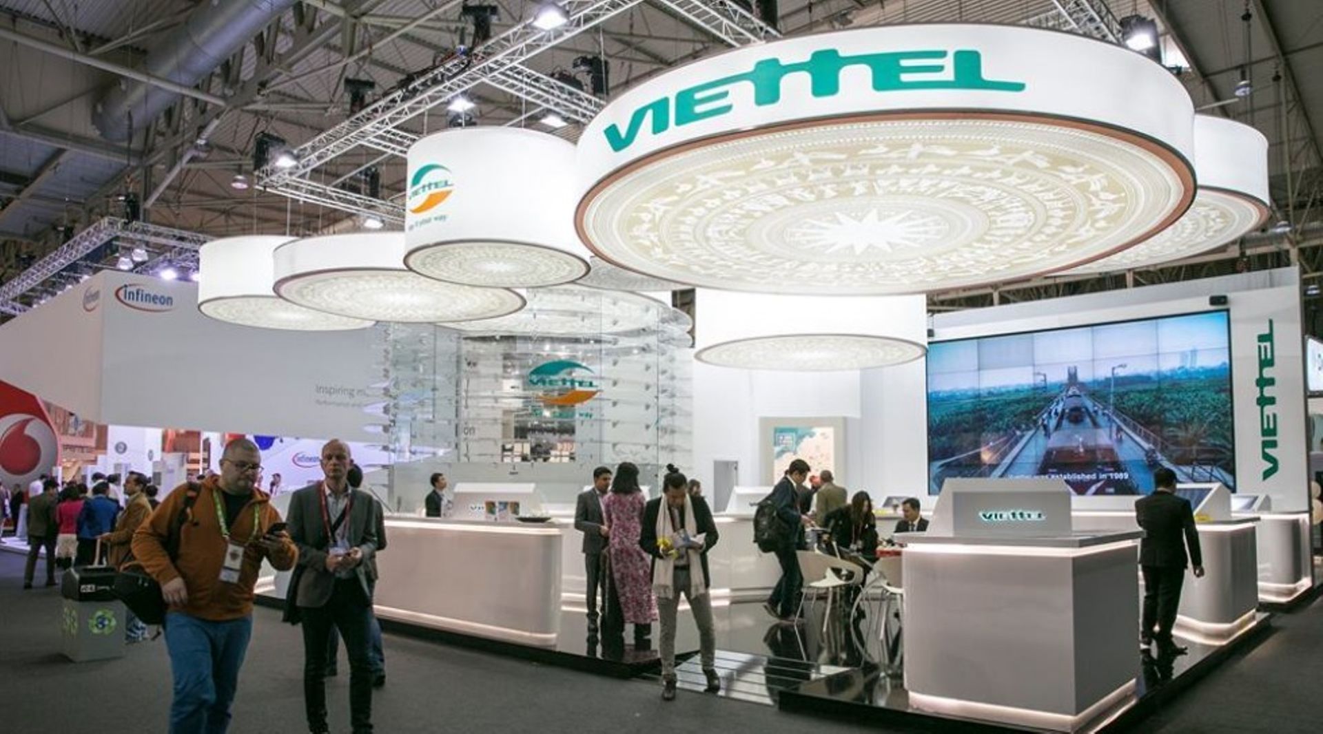 Telecom giant Viettel enters ride-hailing, to face regional decacorns in Vietnam