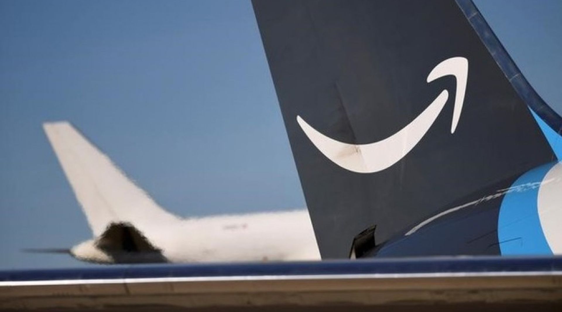 Amazon to invest $1.49b on air cargo hub, might have larger ambitions