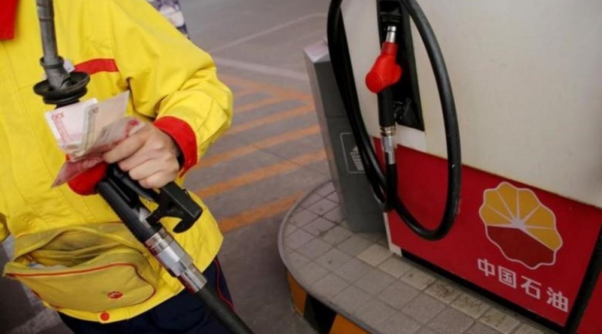PetroChina may sell Australian, Canadian assets to stem losses