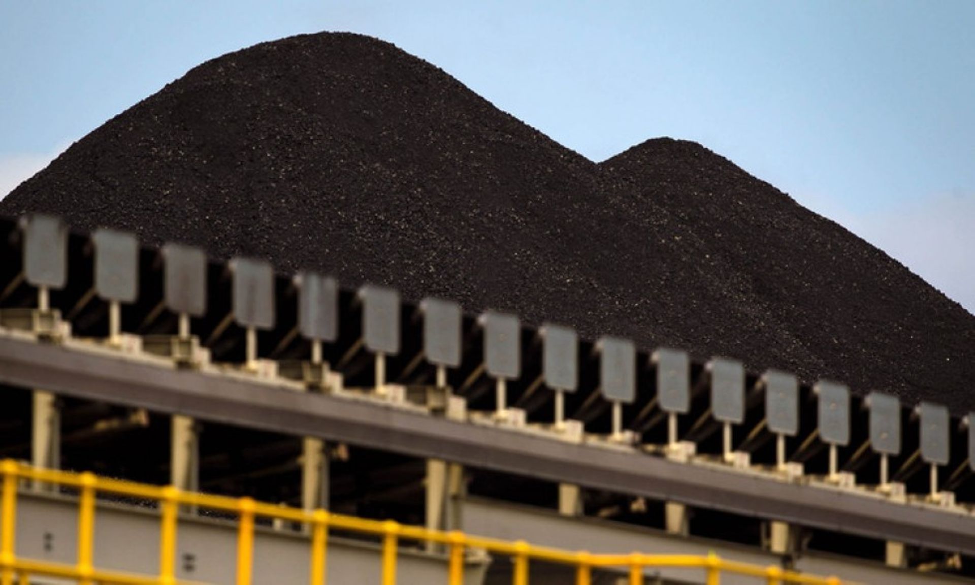 After failing to find buyer for flag carrier, govt plans Coal India share sale