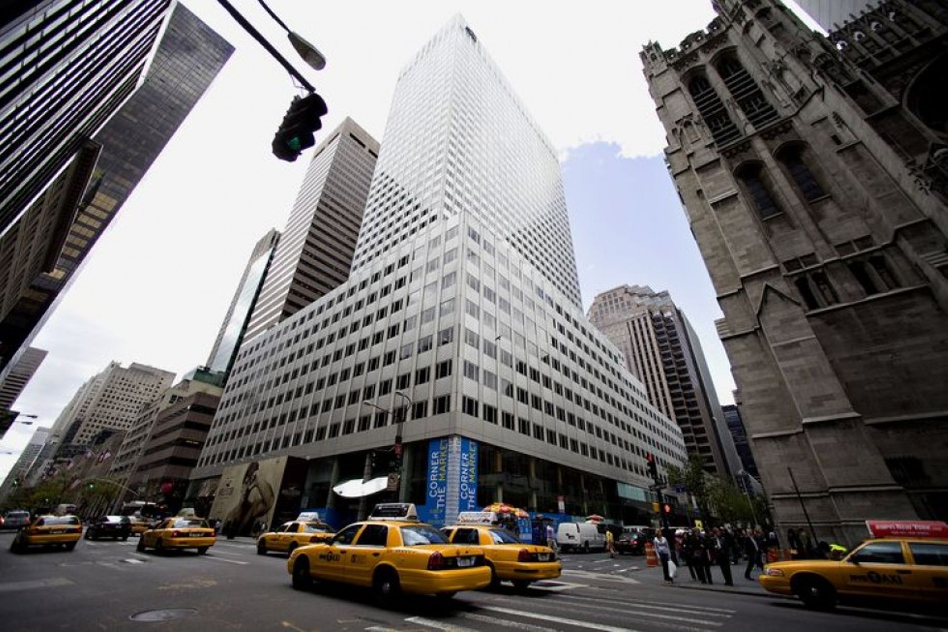 Kushners seek new partners for tower after Anbang talks fail