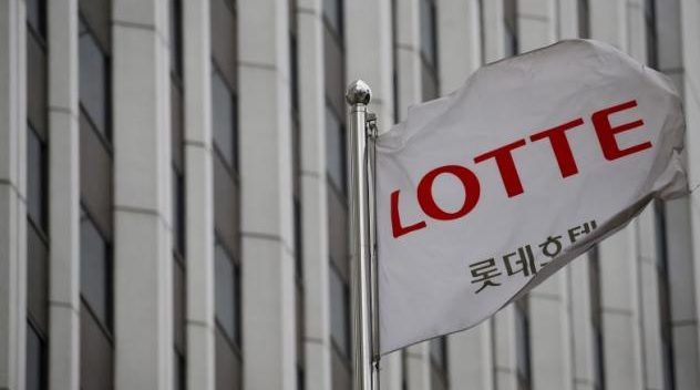 Lotte Chemical Titan Slips On Debut In Malaysia S Biggest Ipo In 5 Years