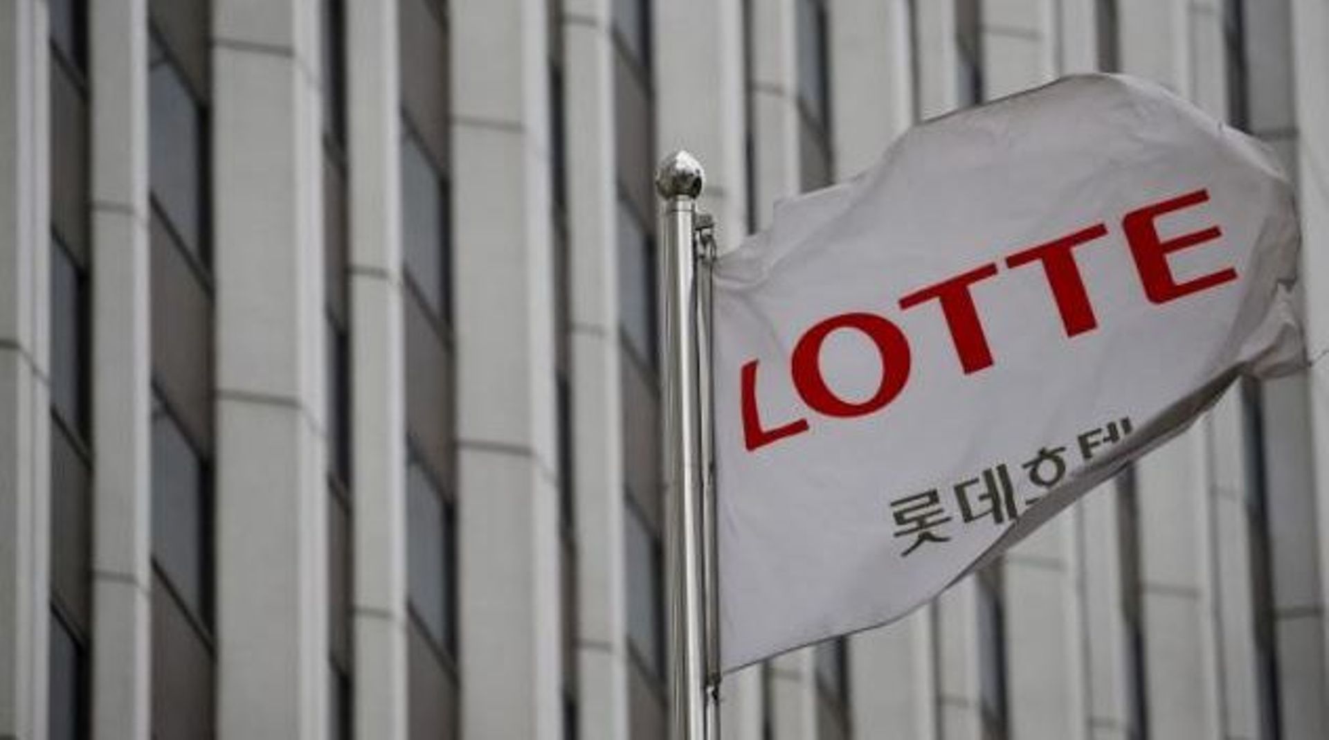 Lotte Chemical slips on debut in Malaysia's biggest IPO in 5 years