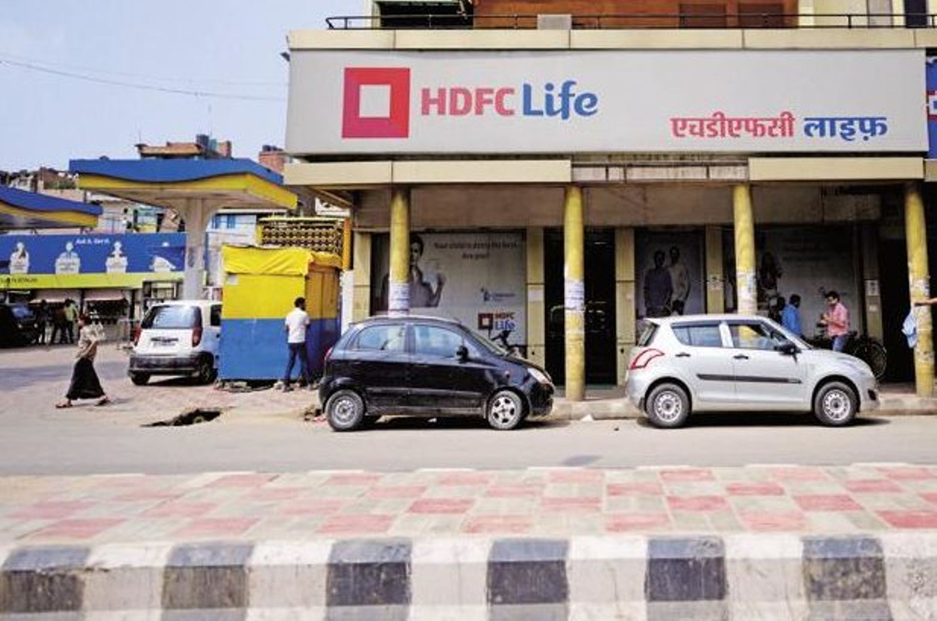 India: Insurers HDFC Life, Max prepare new merger structure after regulator's rejection