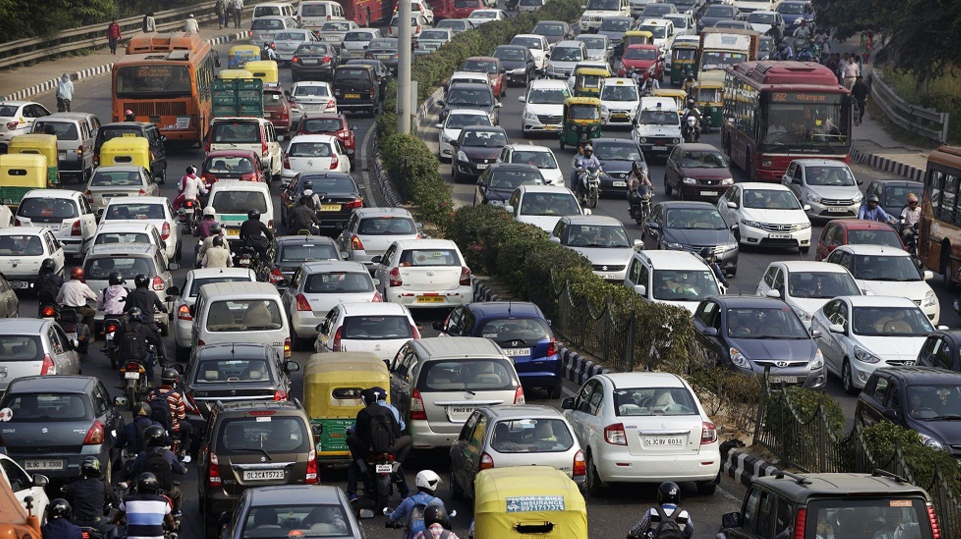 Macquarie Group wins India’s highway project with $1.48b bid