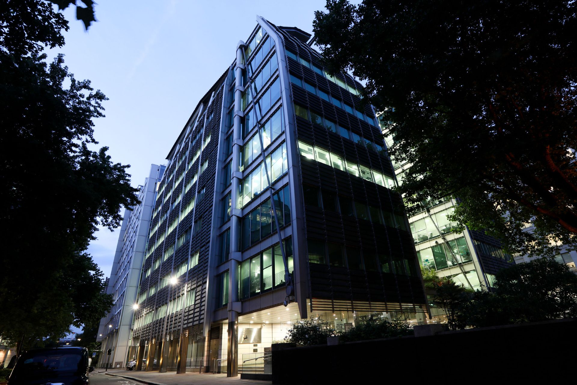 Lloyds in exclusive talks for sale of London HQ to China's Hengli unit