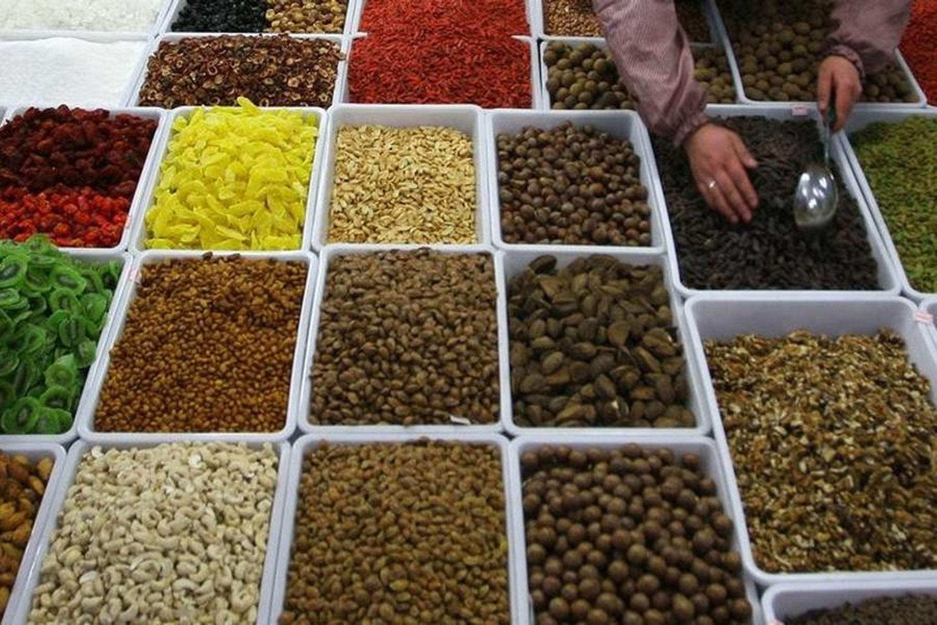 Chinese food companies Qiaqia, Juewei partner to set up $170m F&B fund