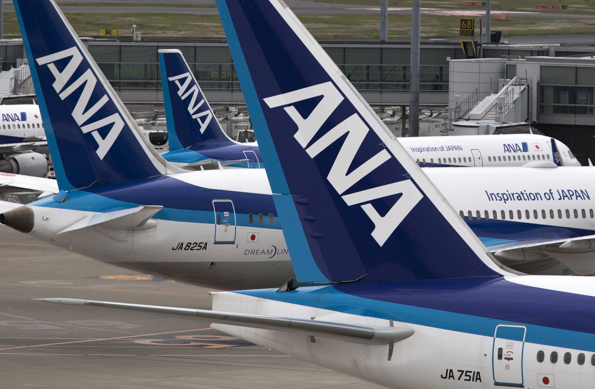 Japan's biggest airline ANA to raise $3.2b in shares to fund 787 jet purchases