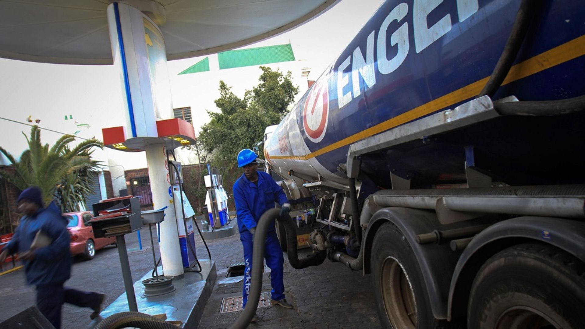 Petronas unit agrees share swap with Shell's Africa operator