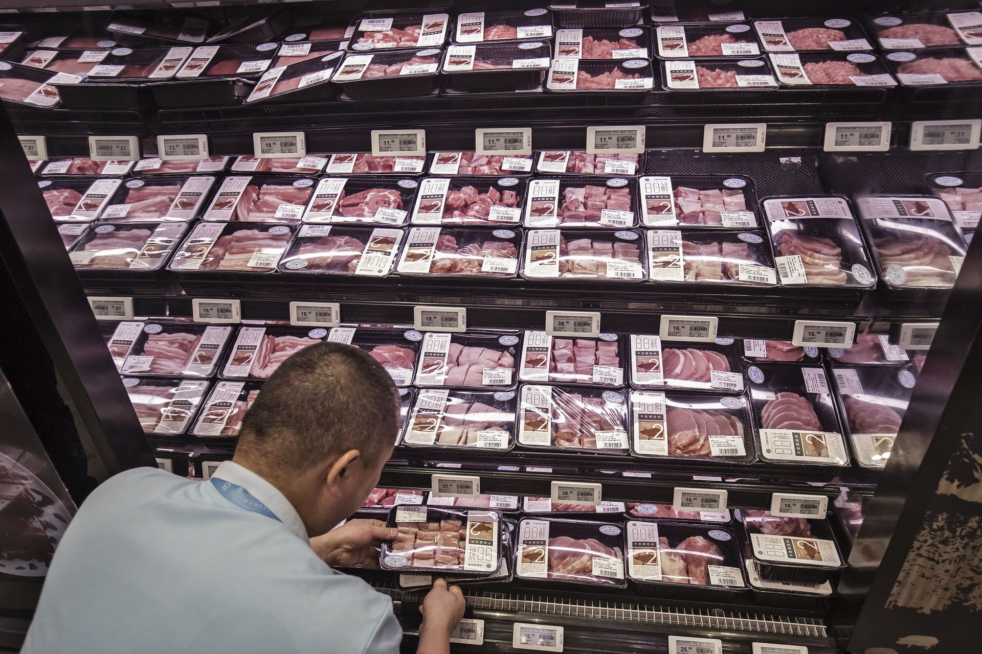 JD follows rival Alibaba in offline retail push, launches supermarket chain in Beijing