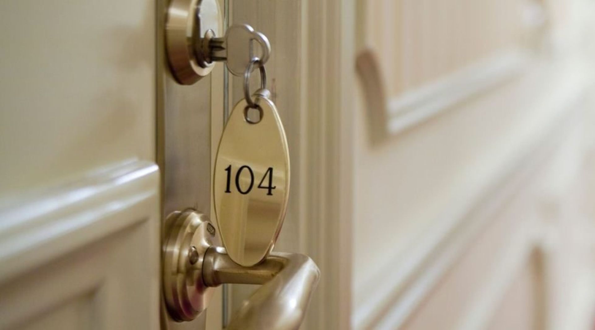 Chinese tycoon in advanced talks to buy U.S. hotel from MassMutual for $800m
