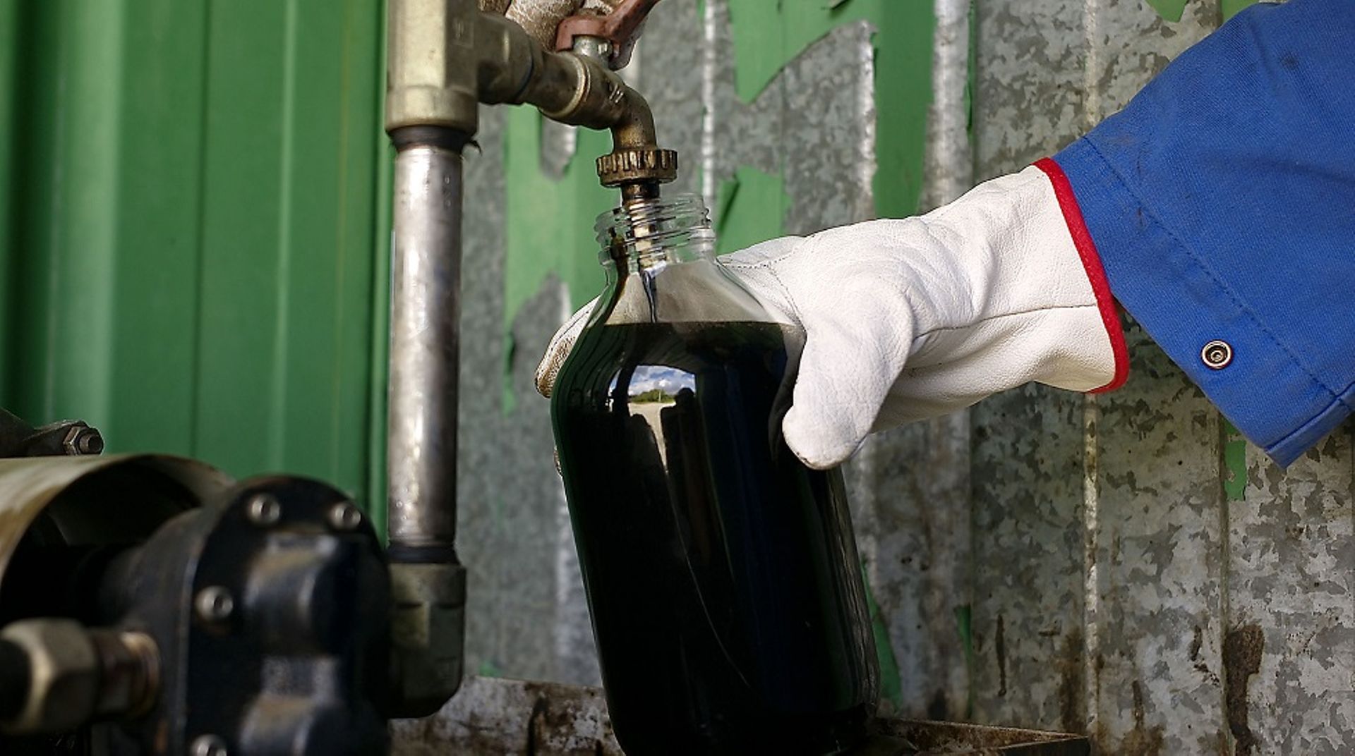 China's Huarong Asset buys 36.2% stake in energy group CEFC