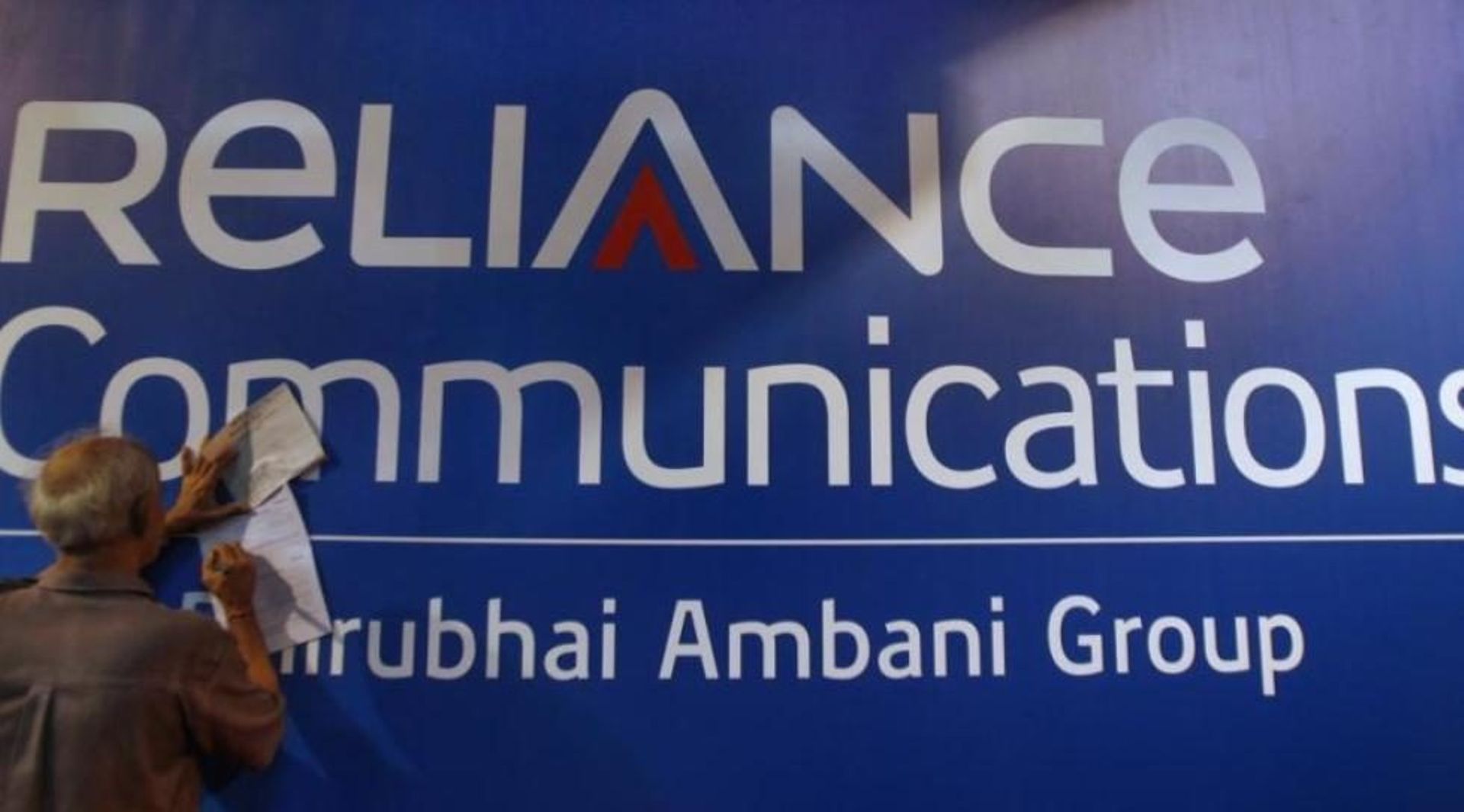 India's RCom plans $2.68b asset sale to Jio, Brookfield in next few weeks