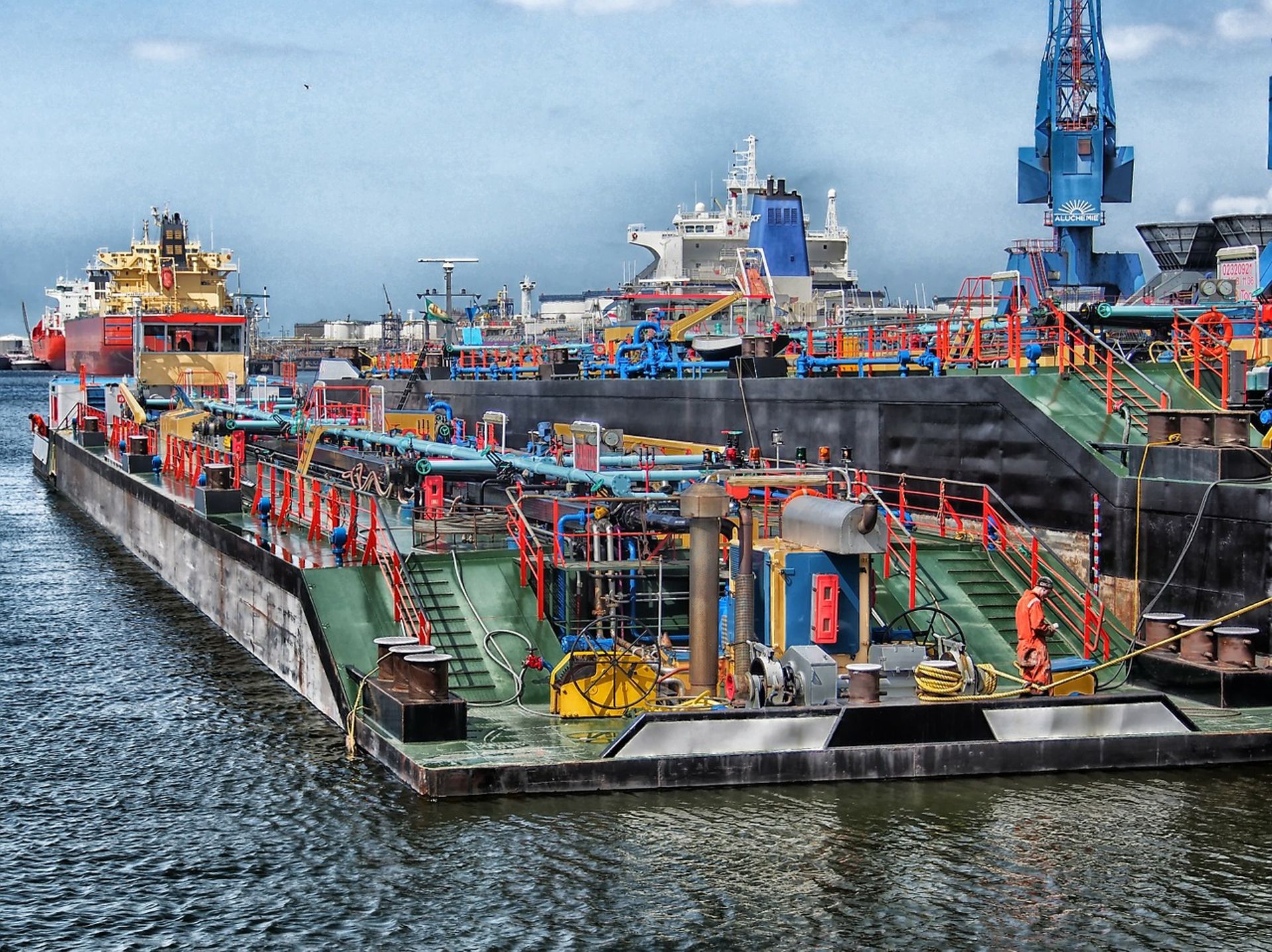 China plans merger of biggest shipbuilders to take on Korean rivals