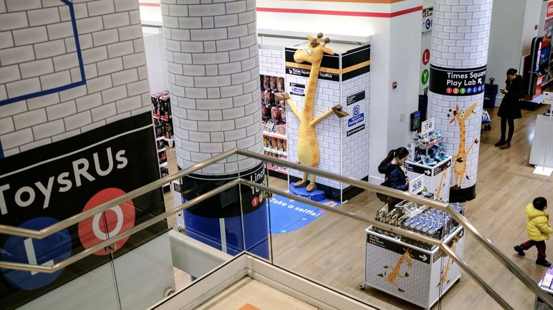 Amazon said to have considered acquiring some Toys "R" Us stores