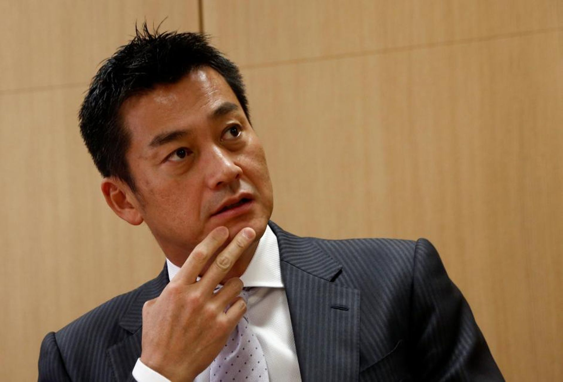 SoftBank ropes in Japan Post investment chief for its board