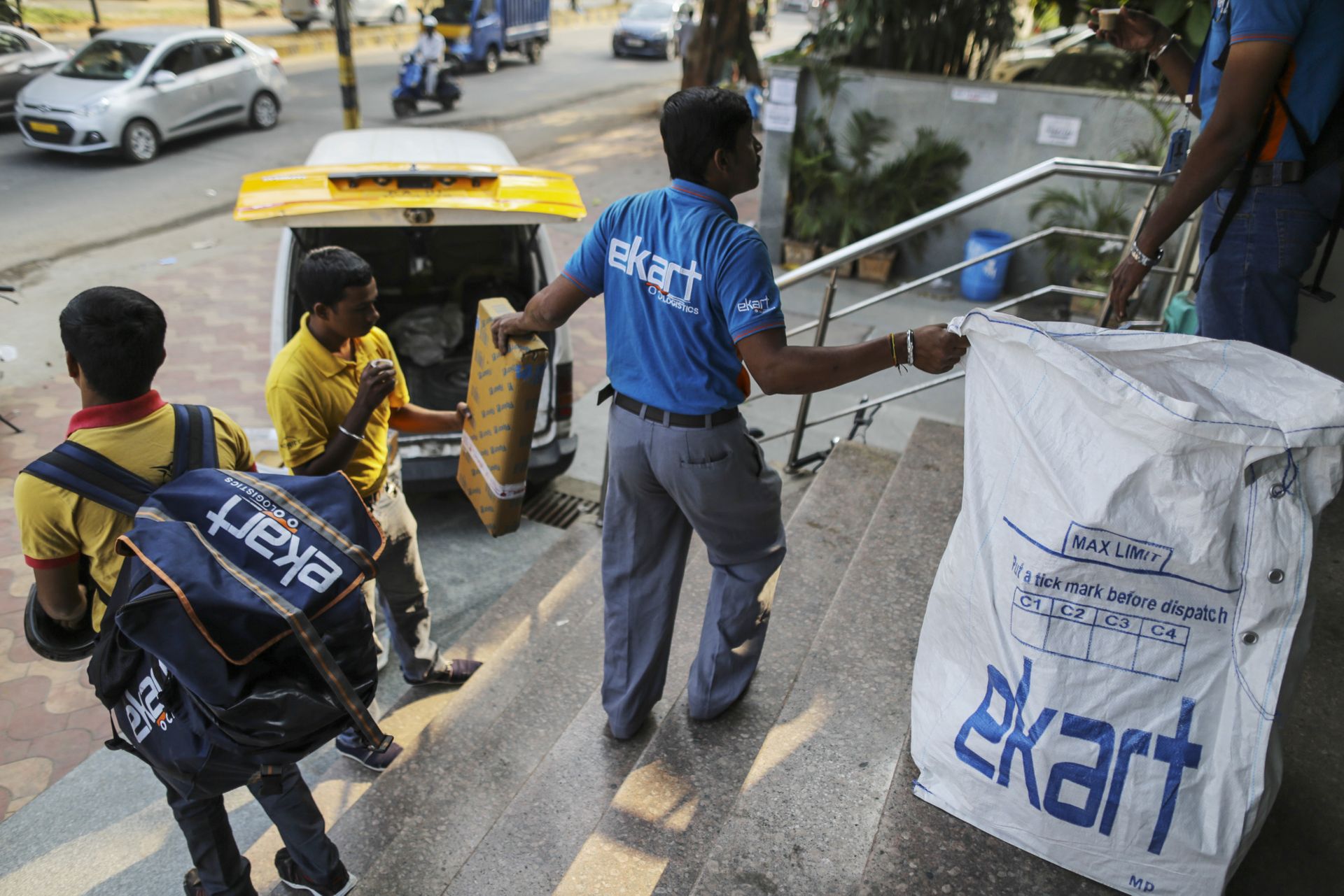 Indian e-retailers resume services during countrywide COVID-19 lockdown