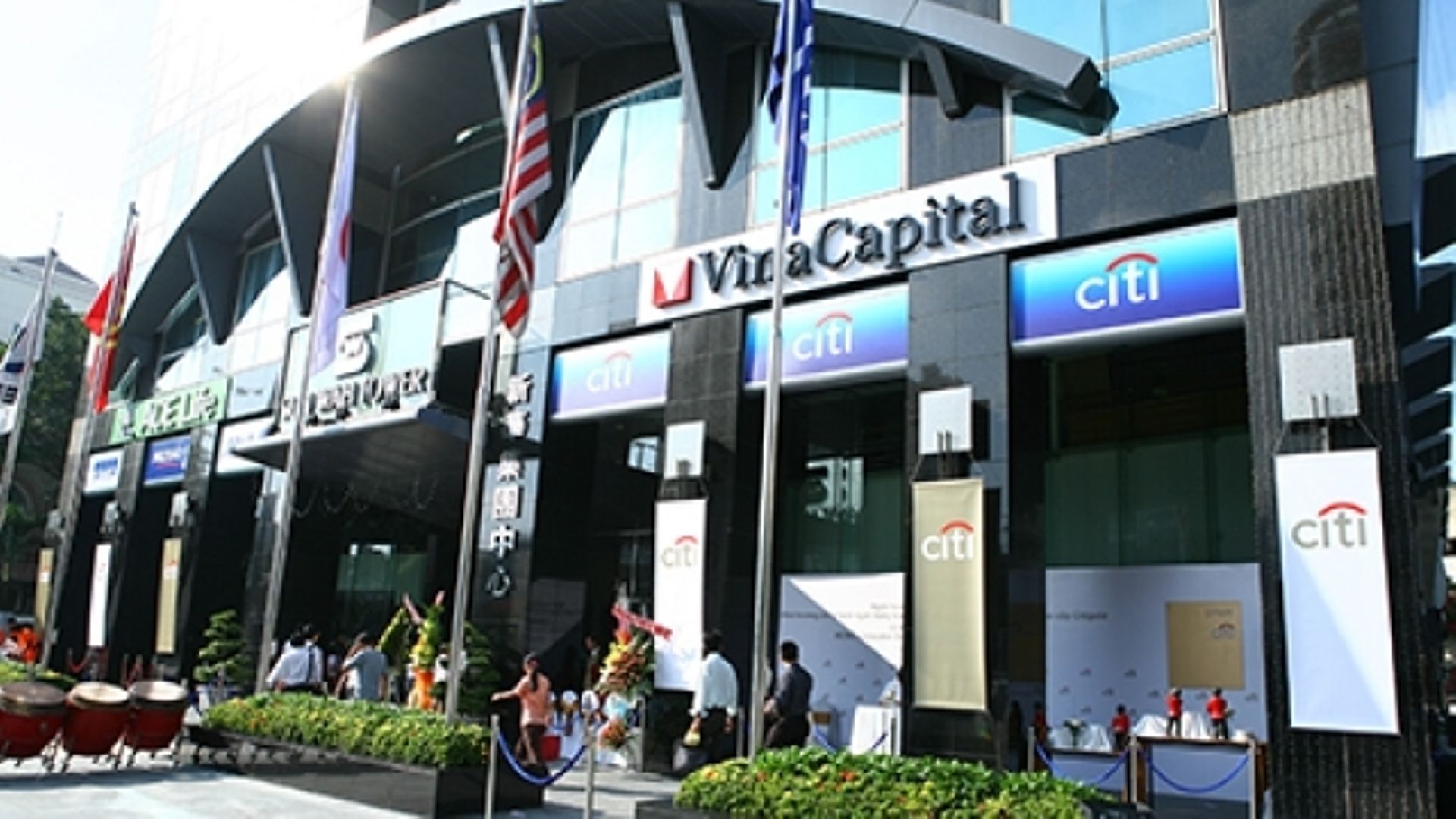 Vietnam's VinaCapital explores Thu Cuc Medical stake sale