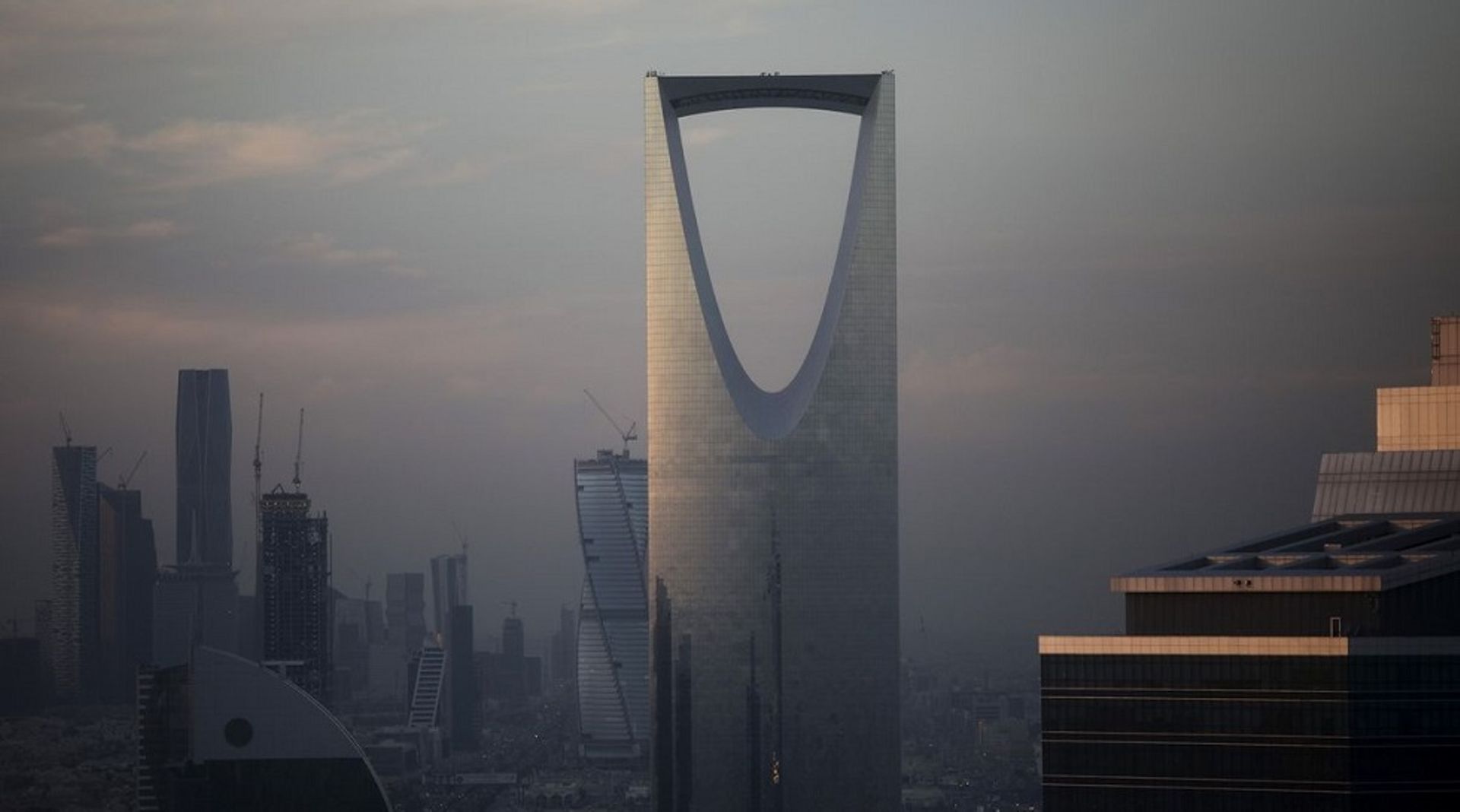 Saudi's PIF likely to raise $830m from debt sale