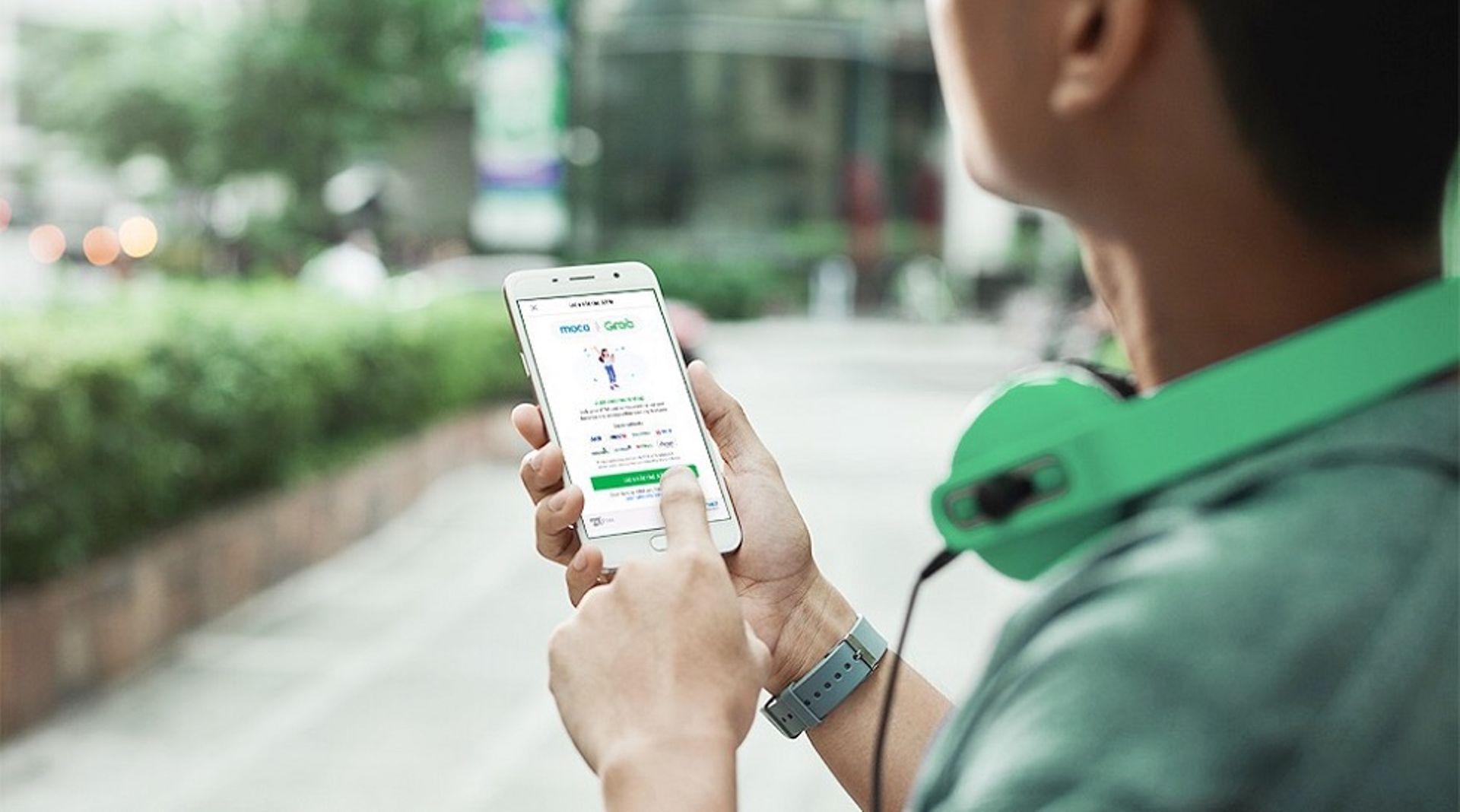 Vietnamese prosecutor recommends Grab be treated as taxi service
